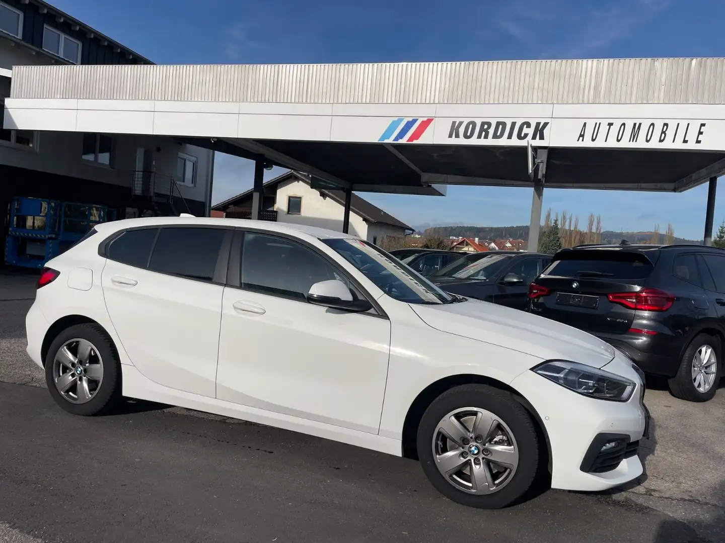 BMW 118 i F40 "ADVANTAGE"/LC"PROF"/LED/SPORTSITZE/SHZ Weiß - 2