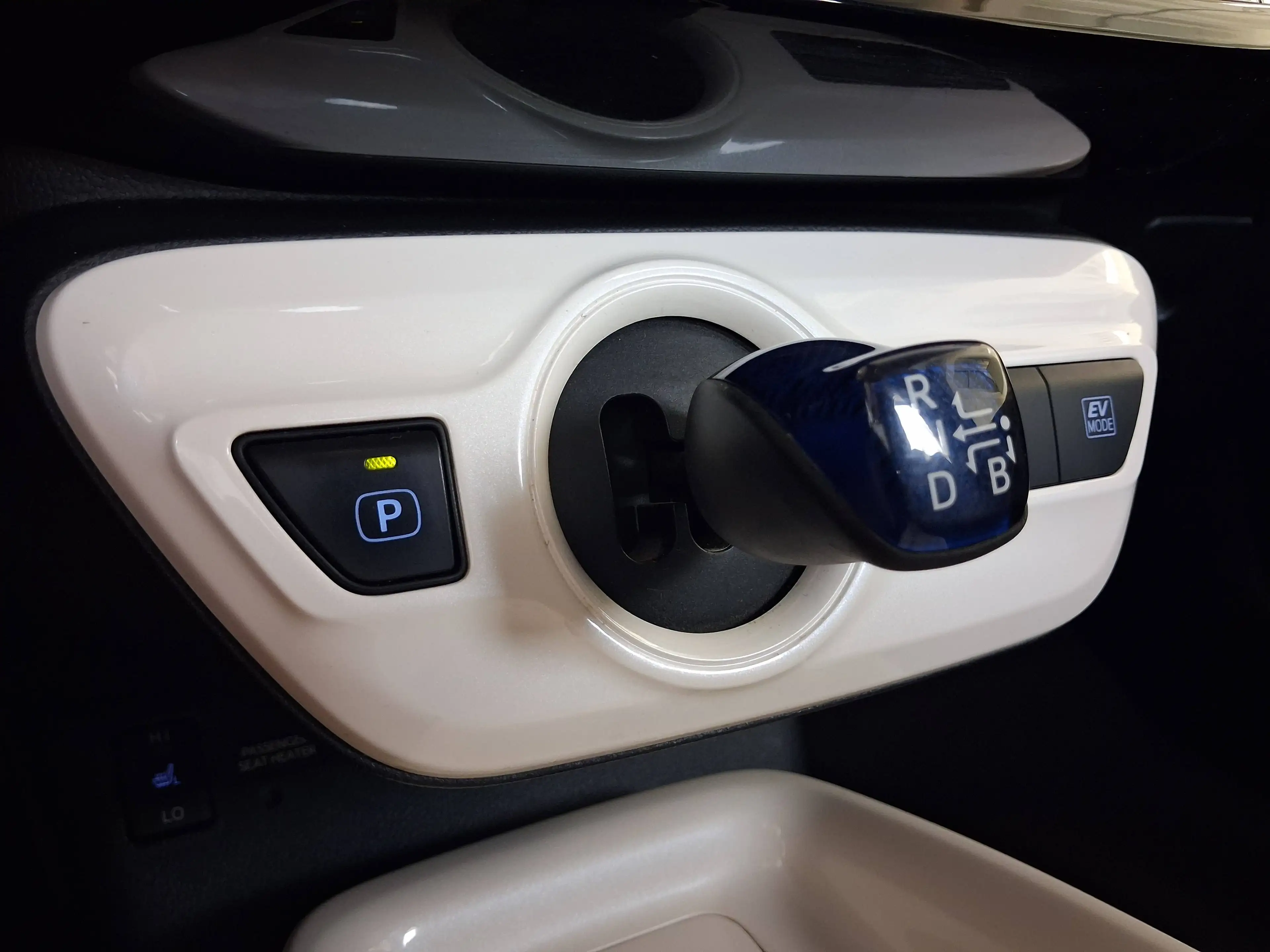 Toyota Prius Prius Hybrid 1.8i VVT-i Comfort CVT / 1 ERE MAIN / FULL CARNET / GARANTIE — photo 13