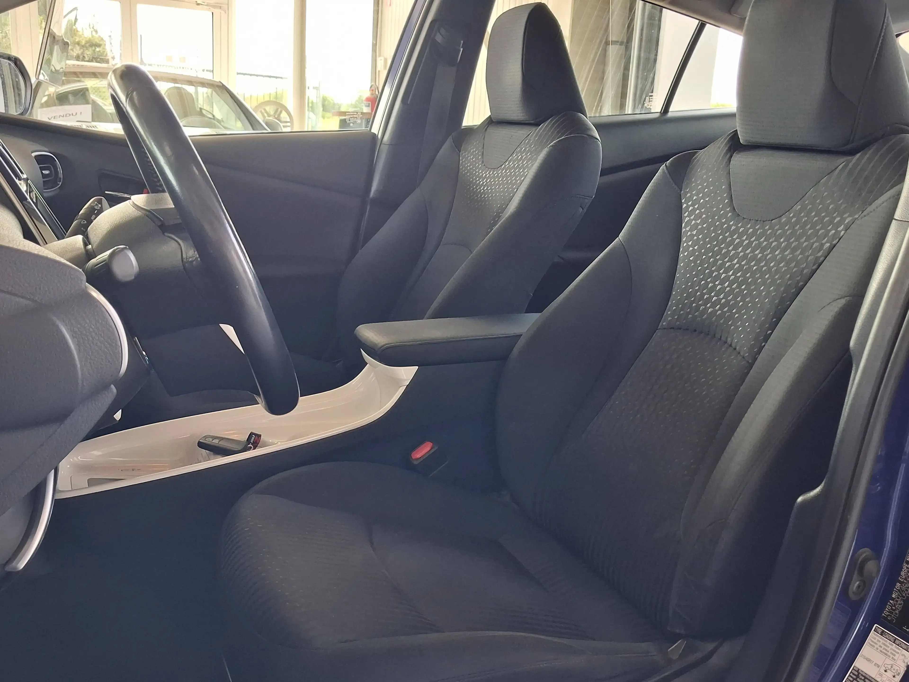 Toyota Prius Prius Hybrid 1.8i VVT-i Comfort CVT / 1 ERE MAIN / FULL CARNET / GARANTIE — photo 10