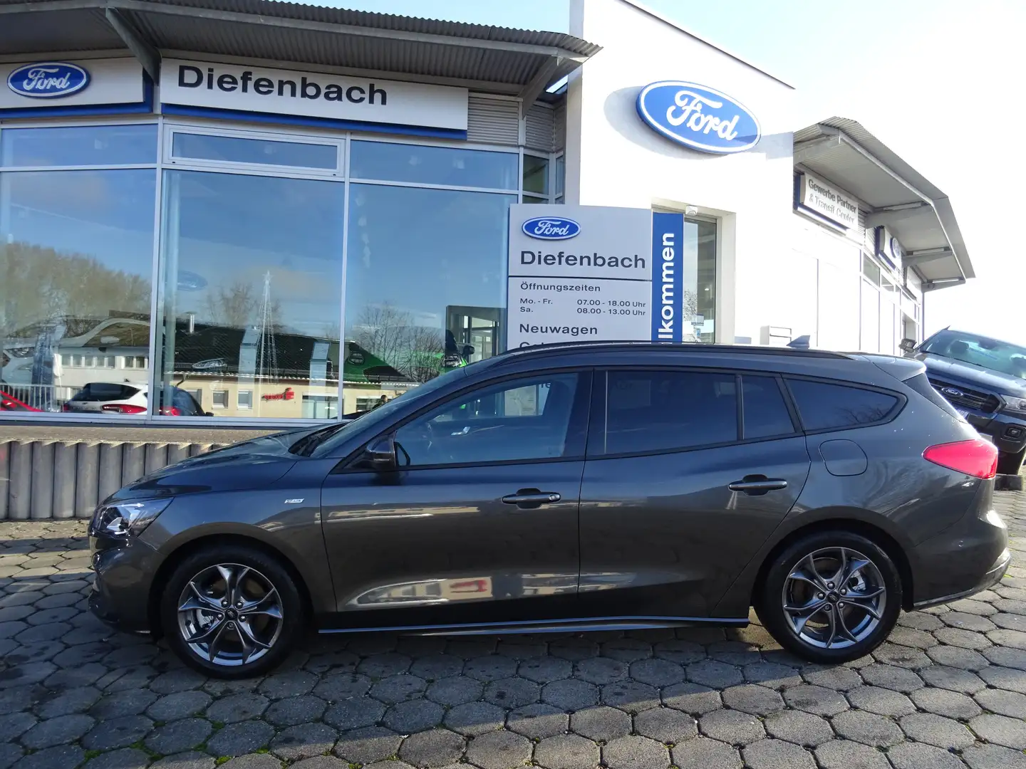 Ford Focus 1.0 Ecoboost ST-Line Turnier Gris - 1