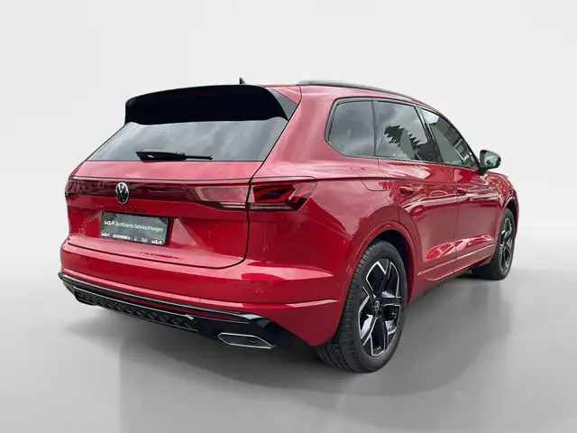 Volkswagen Touareg view 5