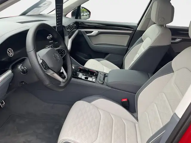 Volkswagen Touareg view 8