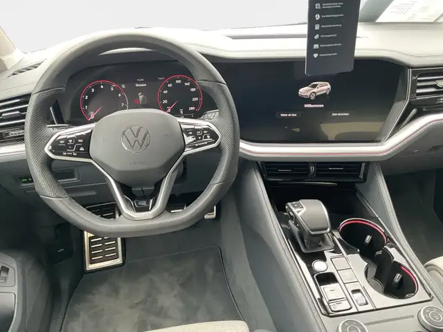 Volkswagen Touareg view 9