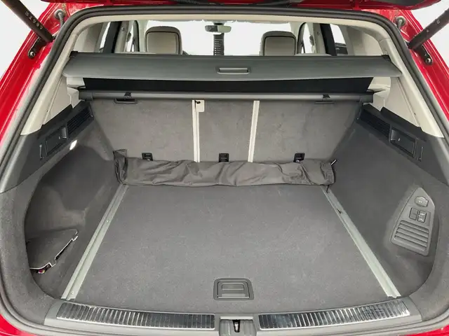Volkswagen Touareg view 11