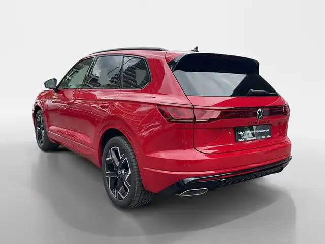 Volkswagen Touareg view 4