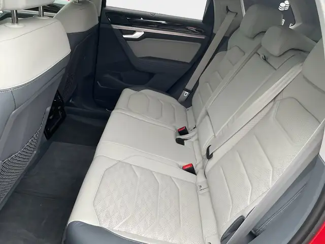 Volkswagen Touareg view 10