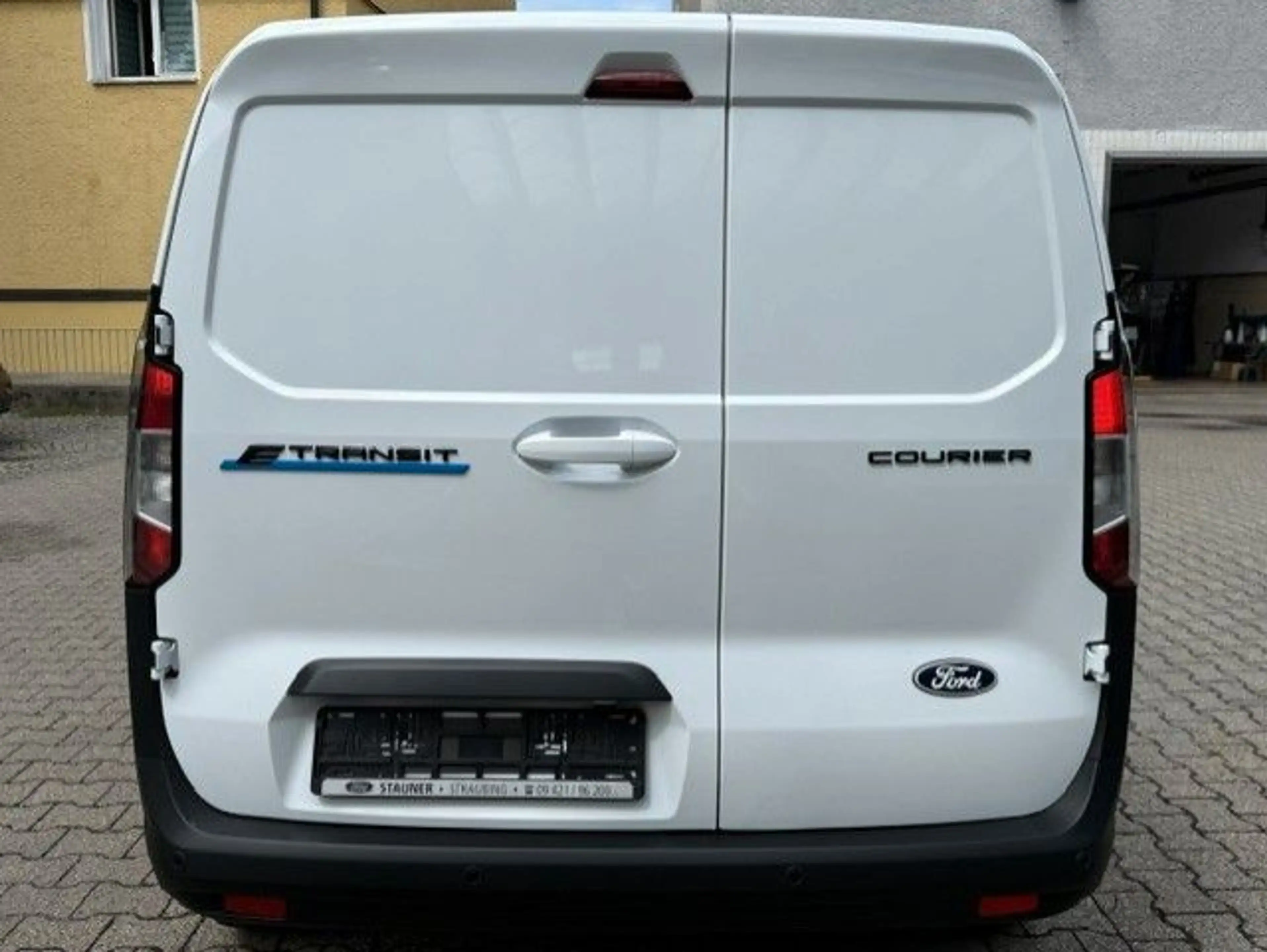 Ford Transit Courier BEV 46kWh Limited NAVI/SHZ/KAM — photo 9