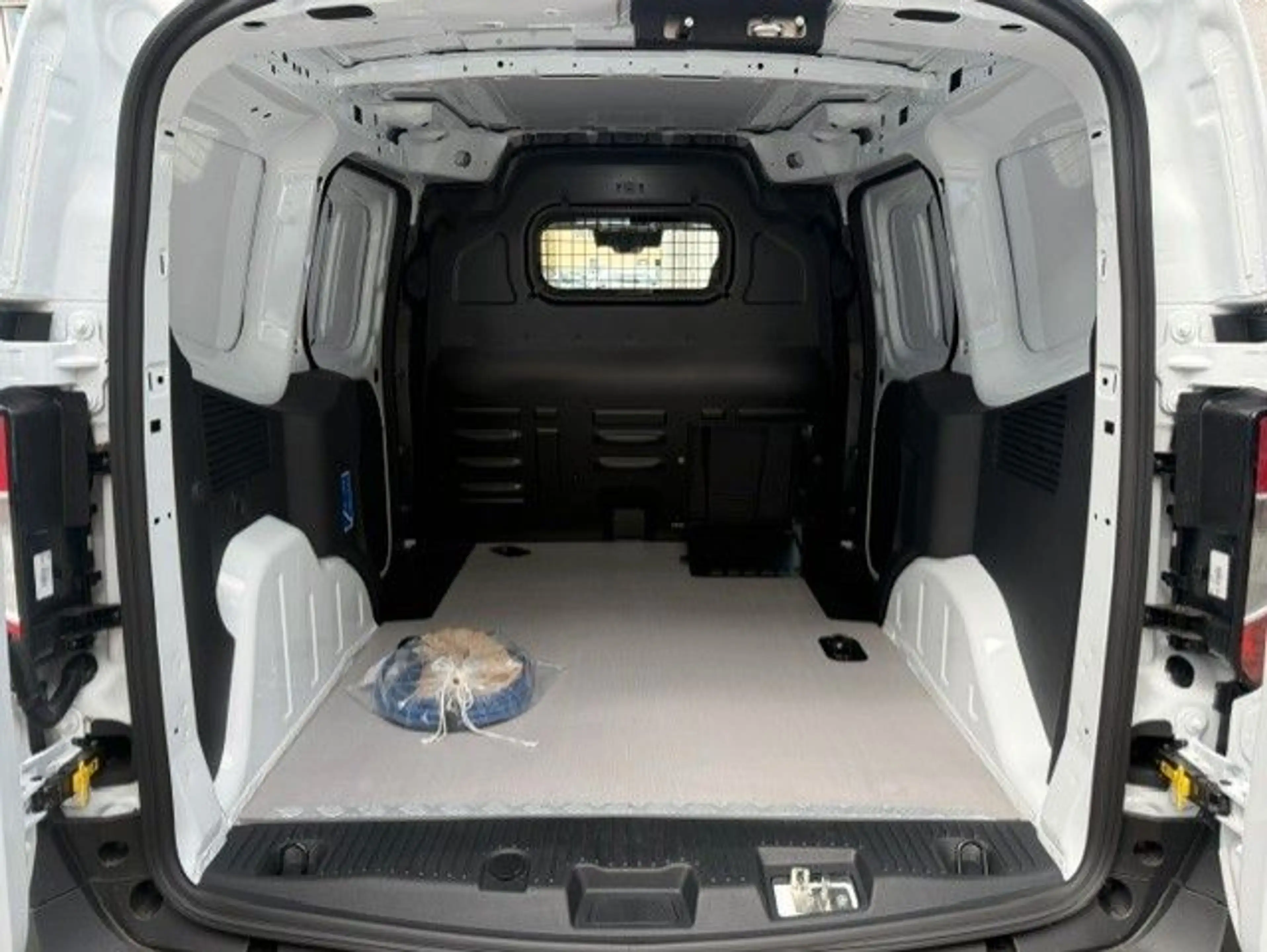 Ford Transit Courier BEV 46kWh Limited NAVI/SHZ/KAM — photo 11