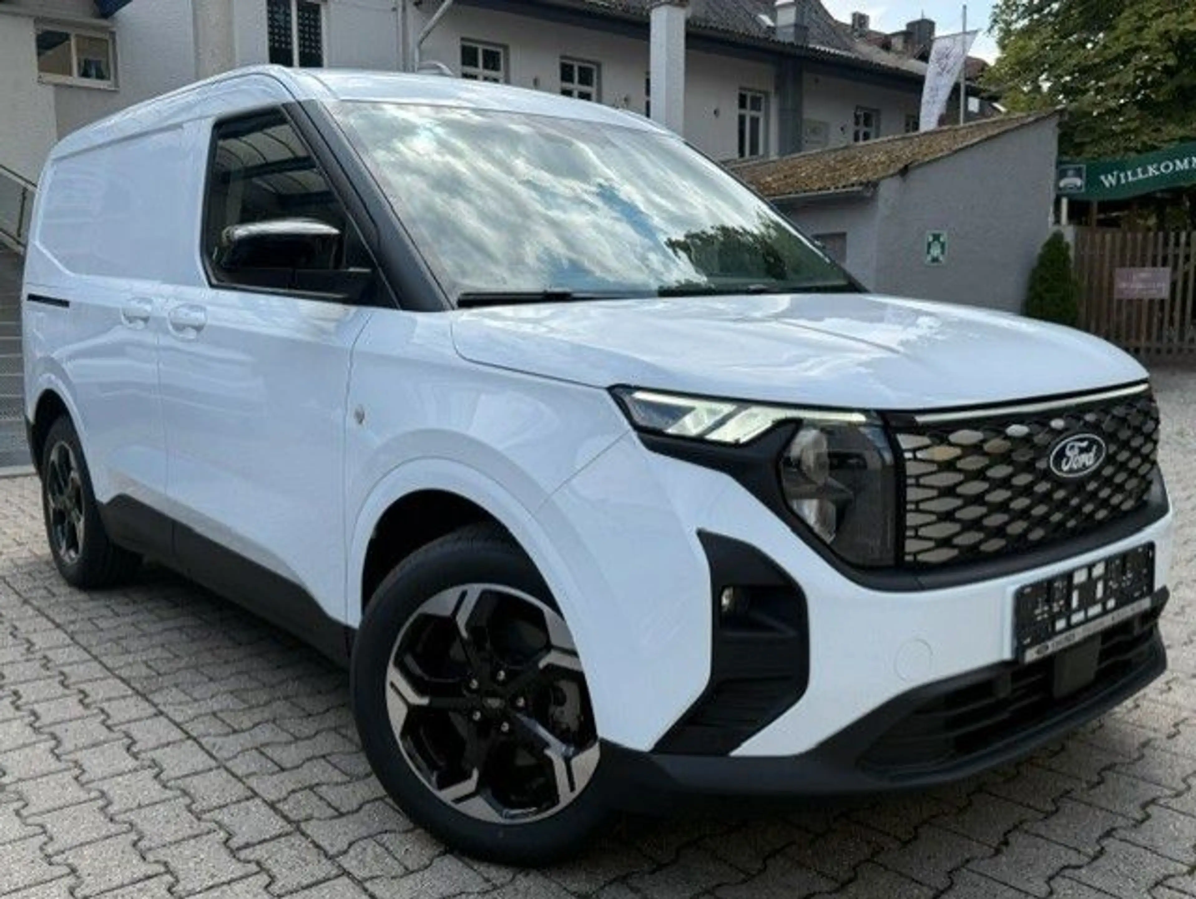 Ford Transit Courier BEV 46kWh Limited NAVI/SHZ/KAM — photo 2
