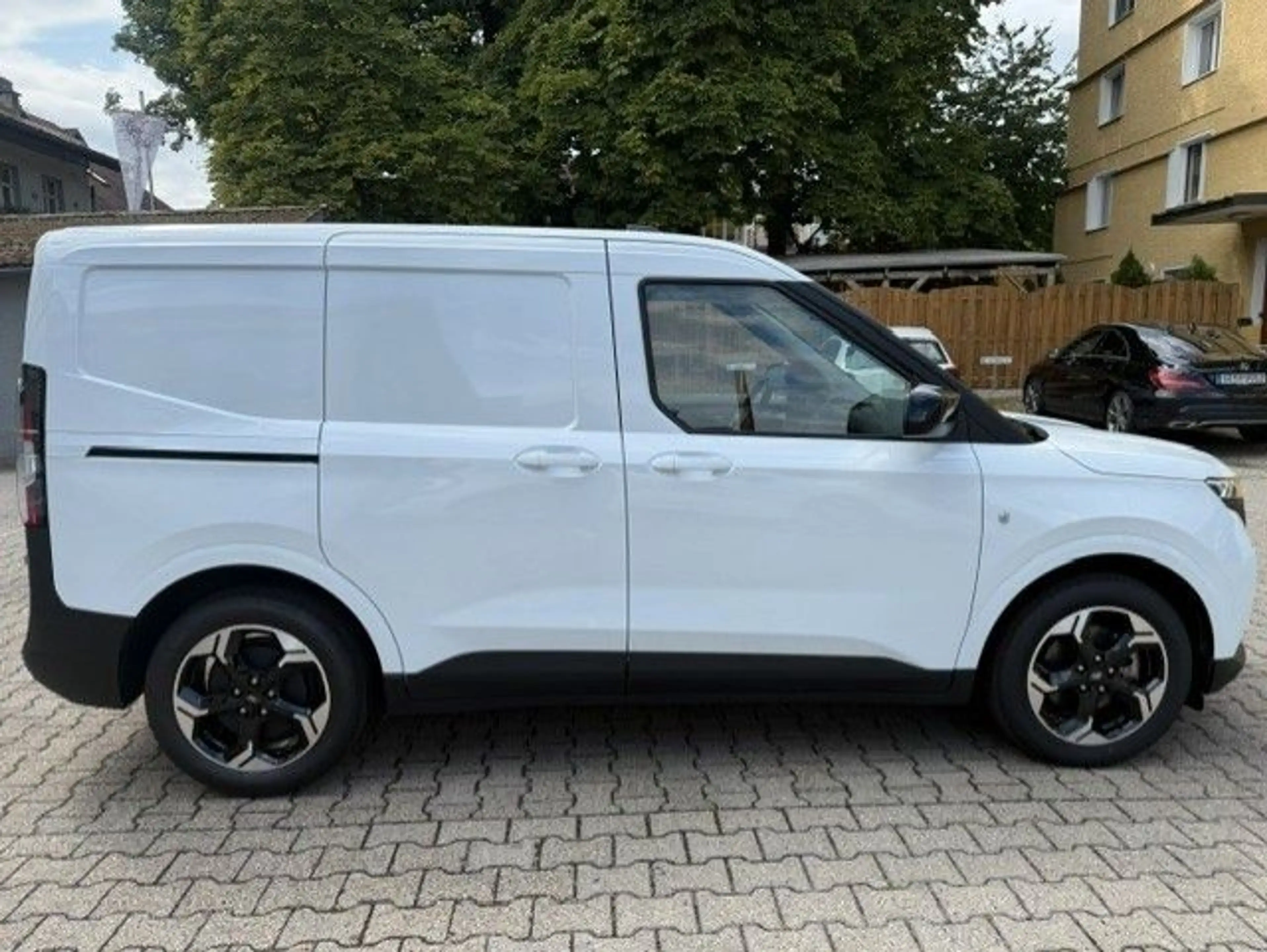Ford Transit Courier BEV 46kWh Limited NAVI/SHZ/KAM — photo 6