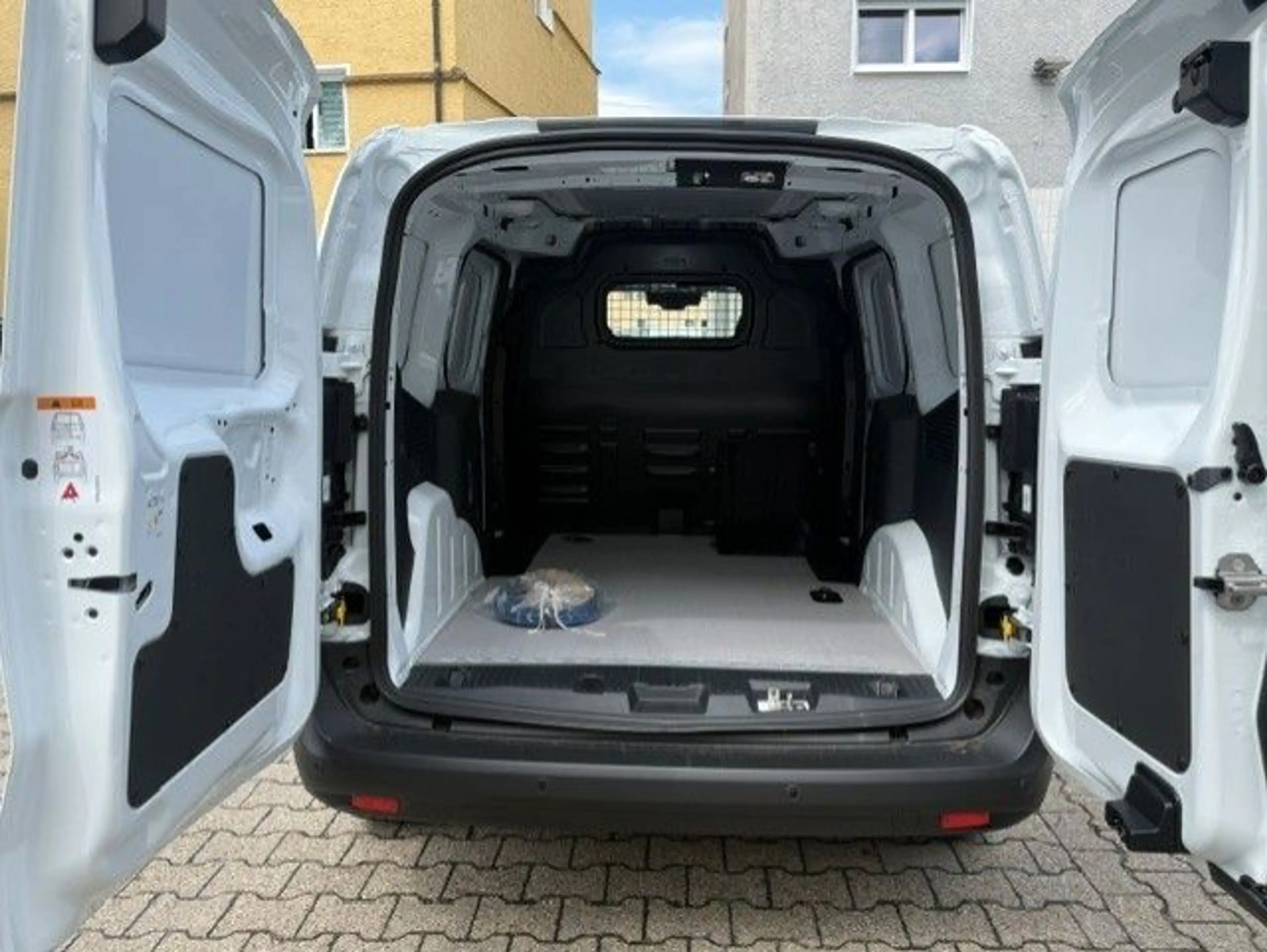 Ford Transit Courier BEV 46kWh Limited NAVI/SHZ/KAM — photo 10