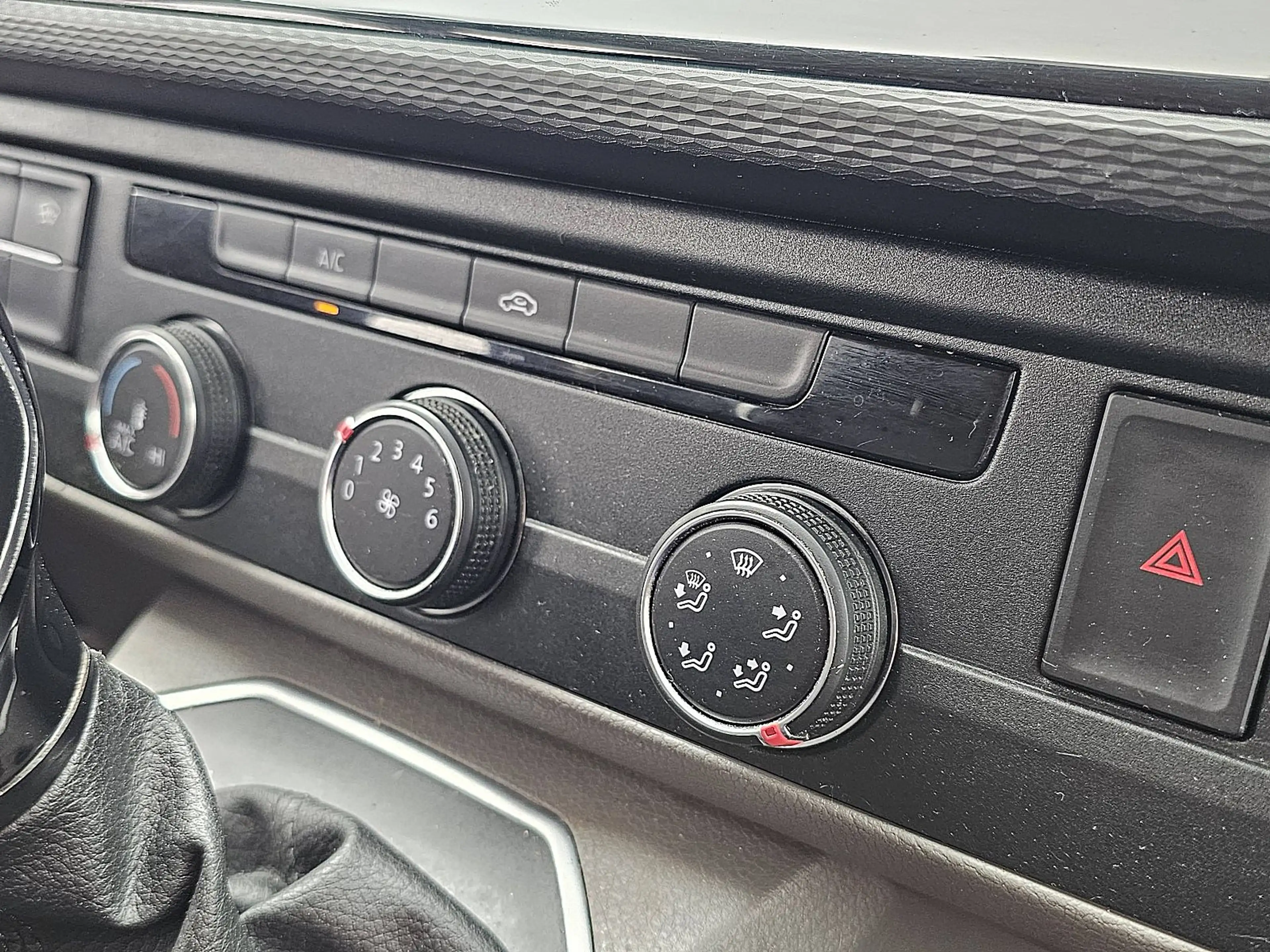 Volkswagen Transporter 2.0 TDI T6.1 BULLI LED NAP ! — photo 11
