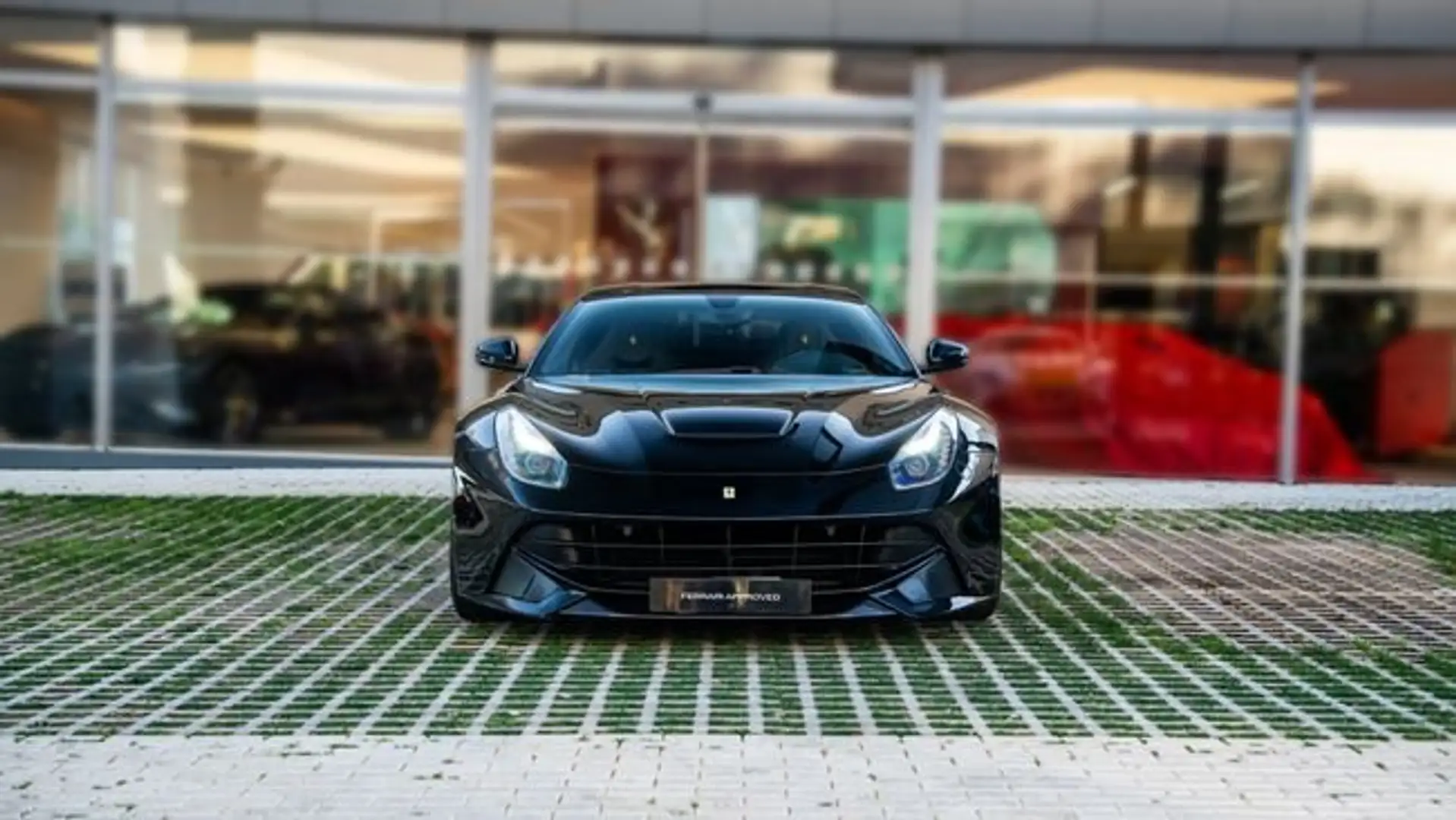 Ferrari F12 BERLINETTA Schwarz - 2