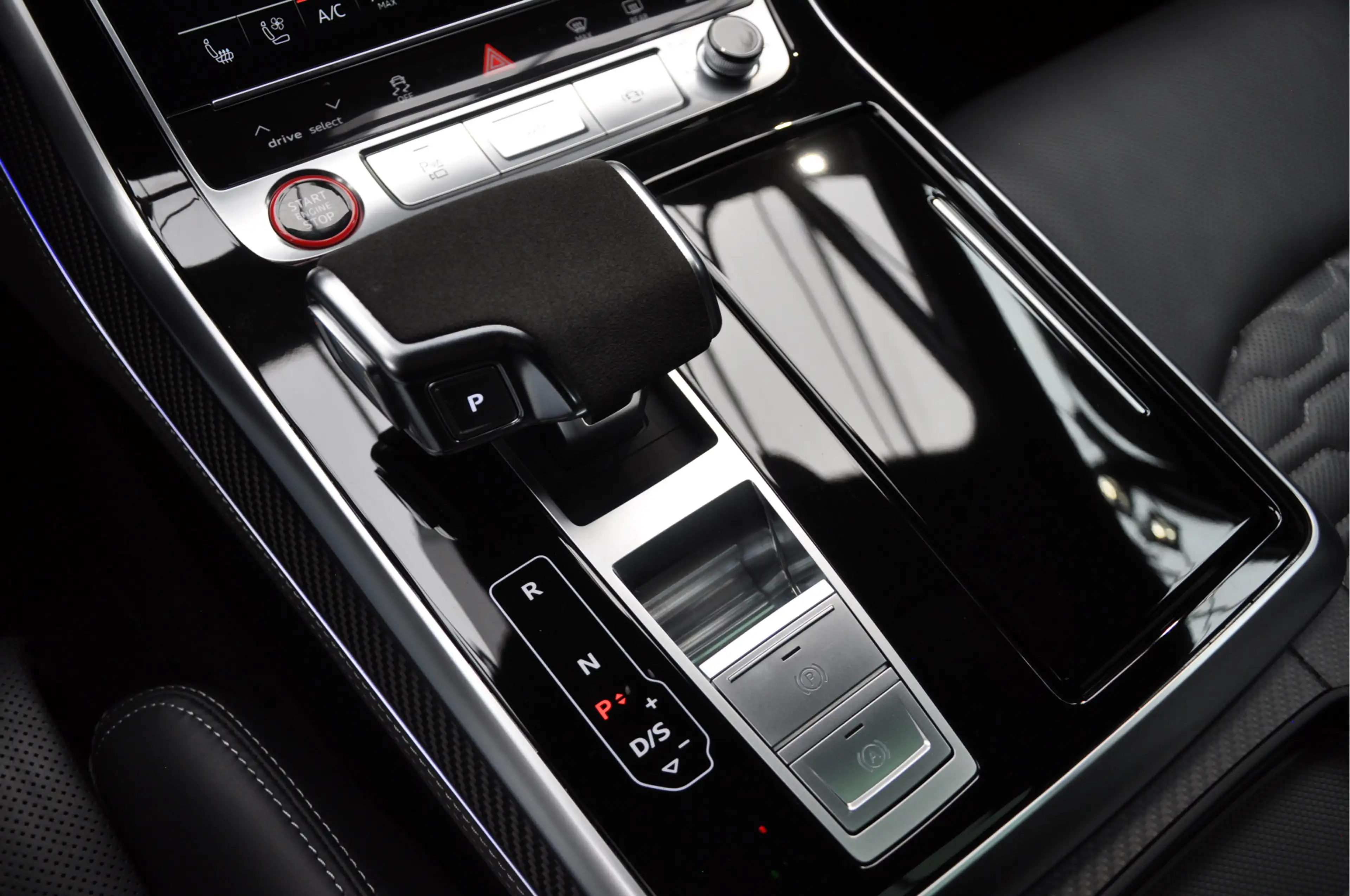 Audi RS Q8 4.0 TFSI B&O Ceramic HUD Massage Carbon Softclose — photo 45
