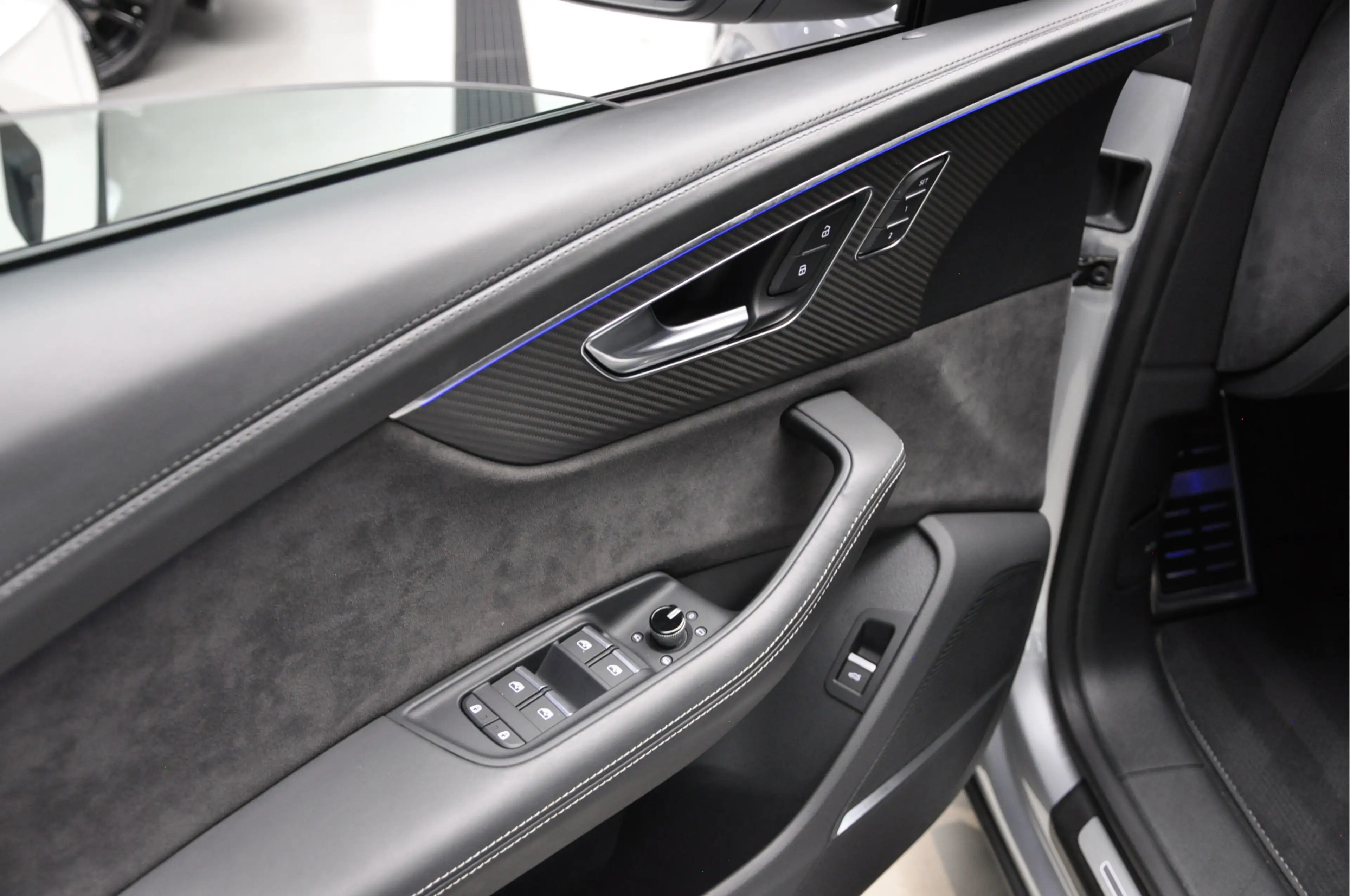 Audi RS Q8 4.0 TFSI B&O Ceramic HUD Massage Carbon Softclose — photo 44