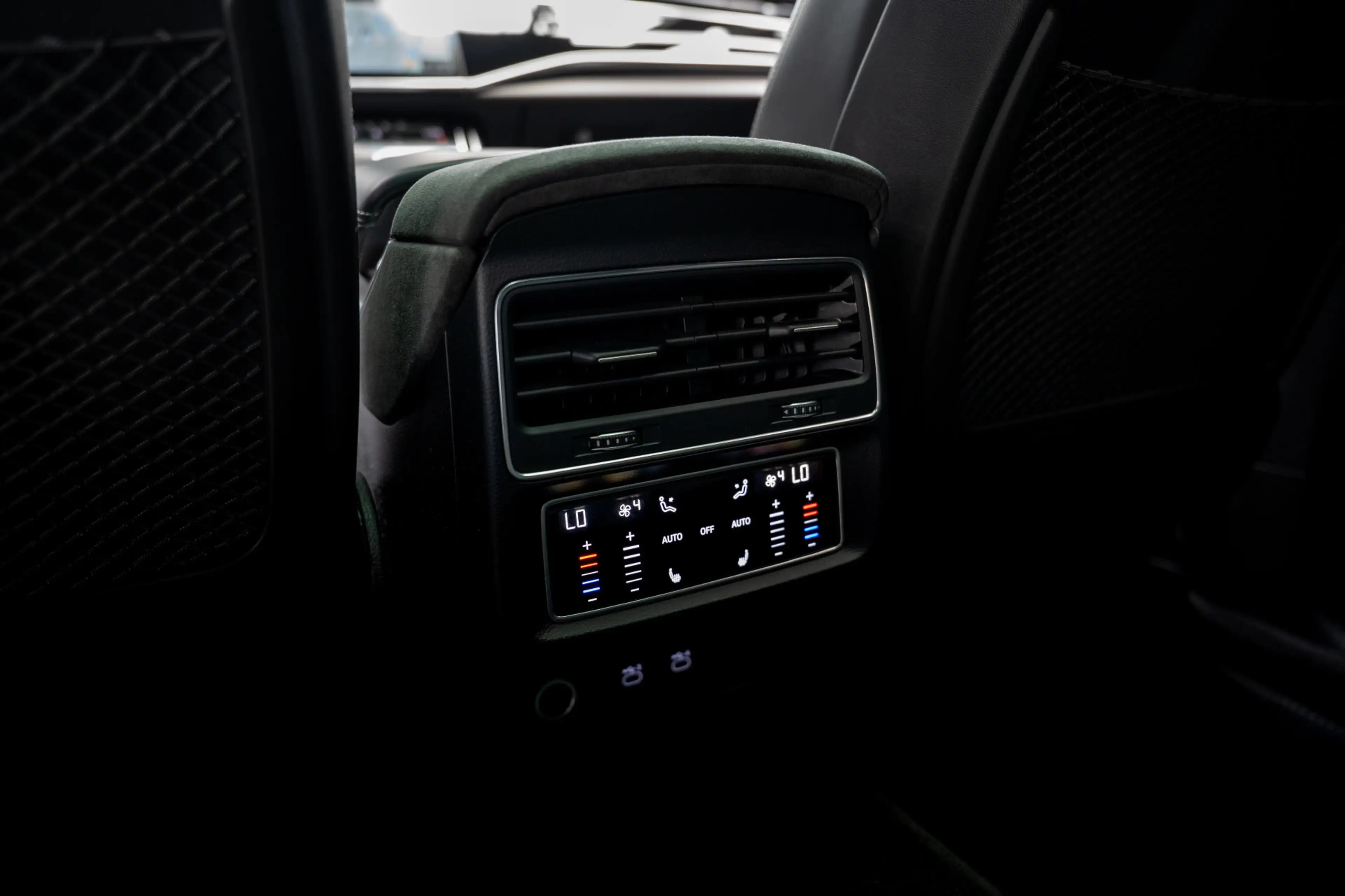 Audi RS Q8 4.0 TFSI B&O Ceramic HUD Massage Carbon Softclose — photo 39