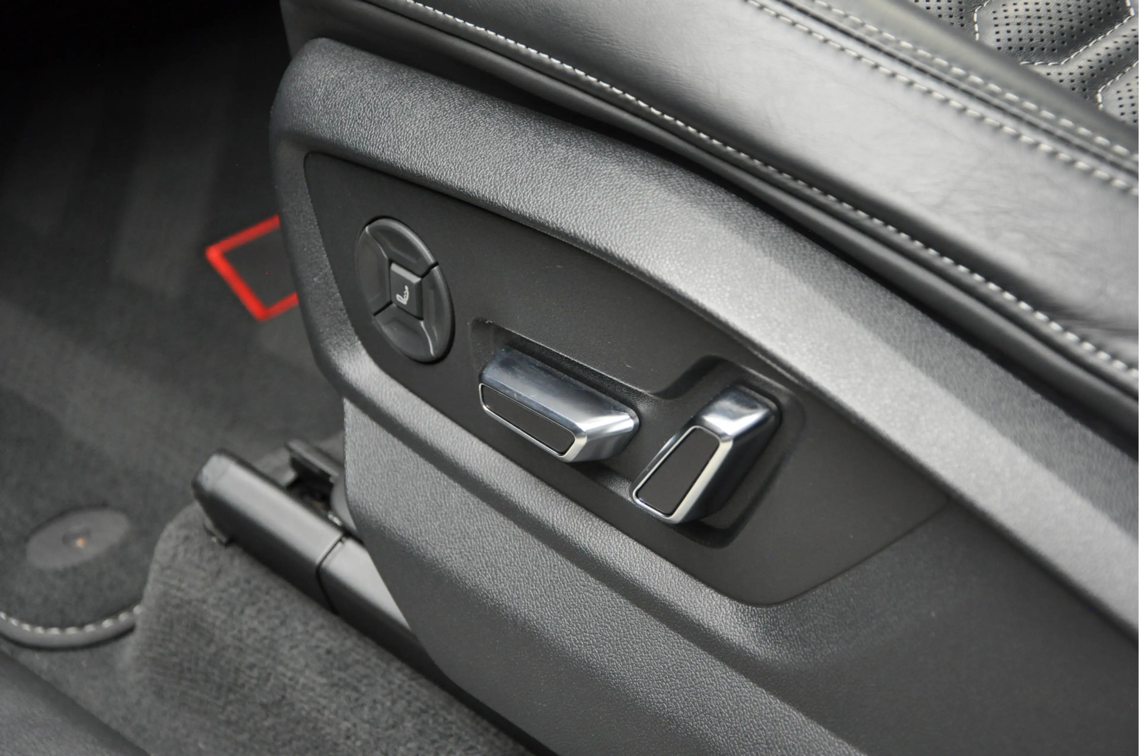 Audi RS Q8 4.0 TFSI B&O Ceramic HUD Massage Carbon Softclose — photo 26