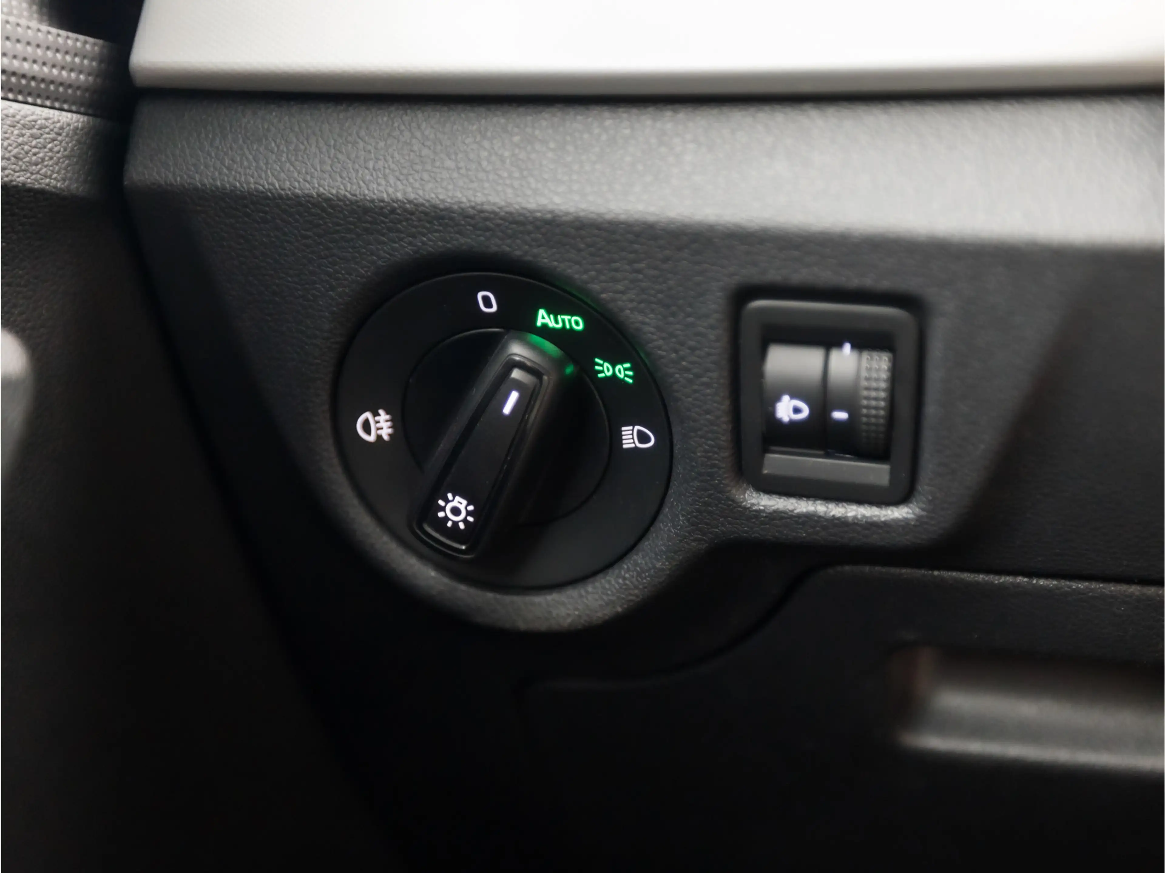Skoda Kamiq 1.0 TSI Black Sport (VIRTUAL COCKPIT, APPLE CARPLA — photo 23