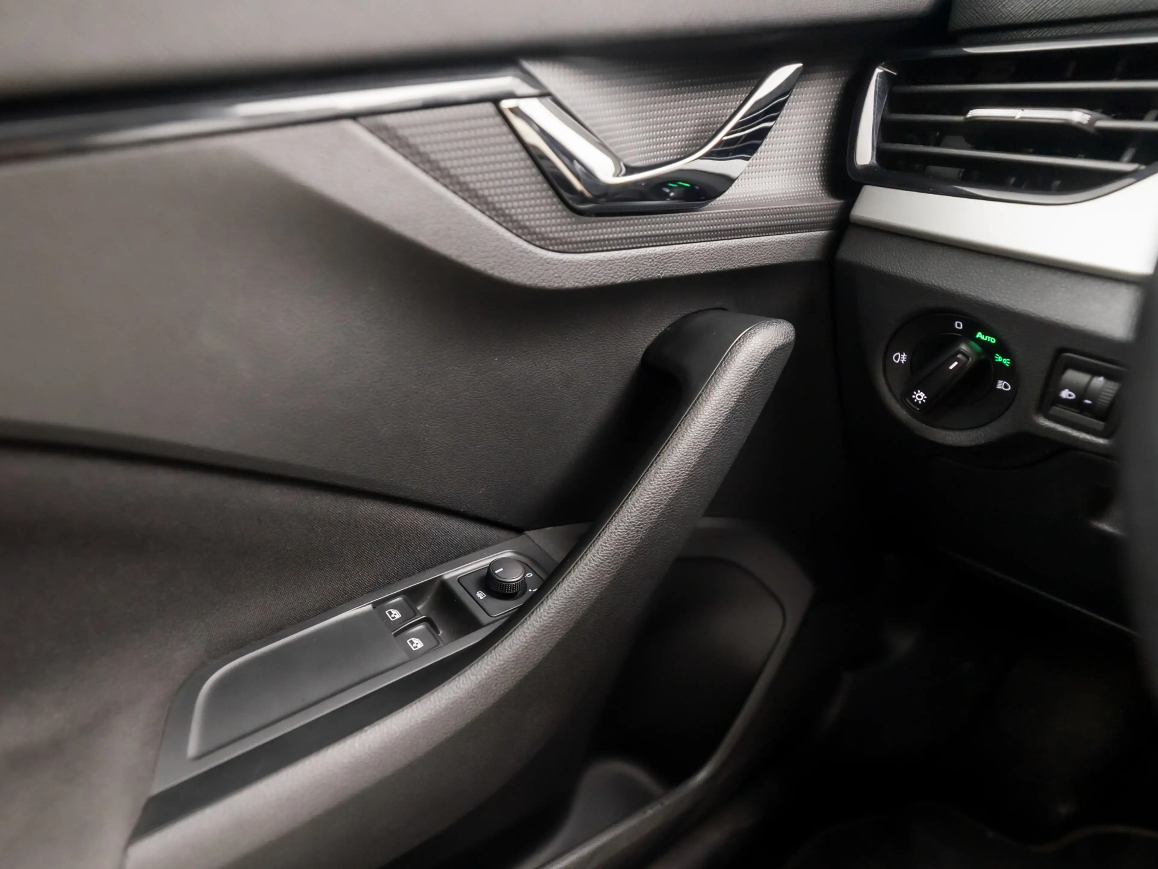 Skoda Kamiq 1.0 TSI Black Sport (VIRTUAL COCKPIT, APPLE CARPLA — photo 22