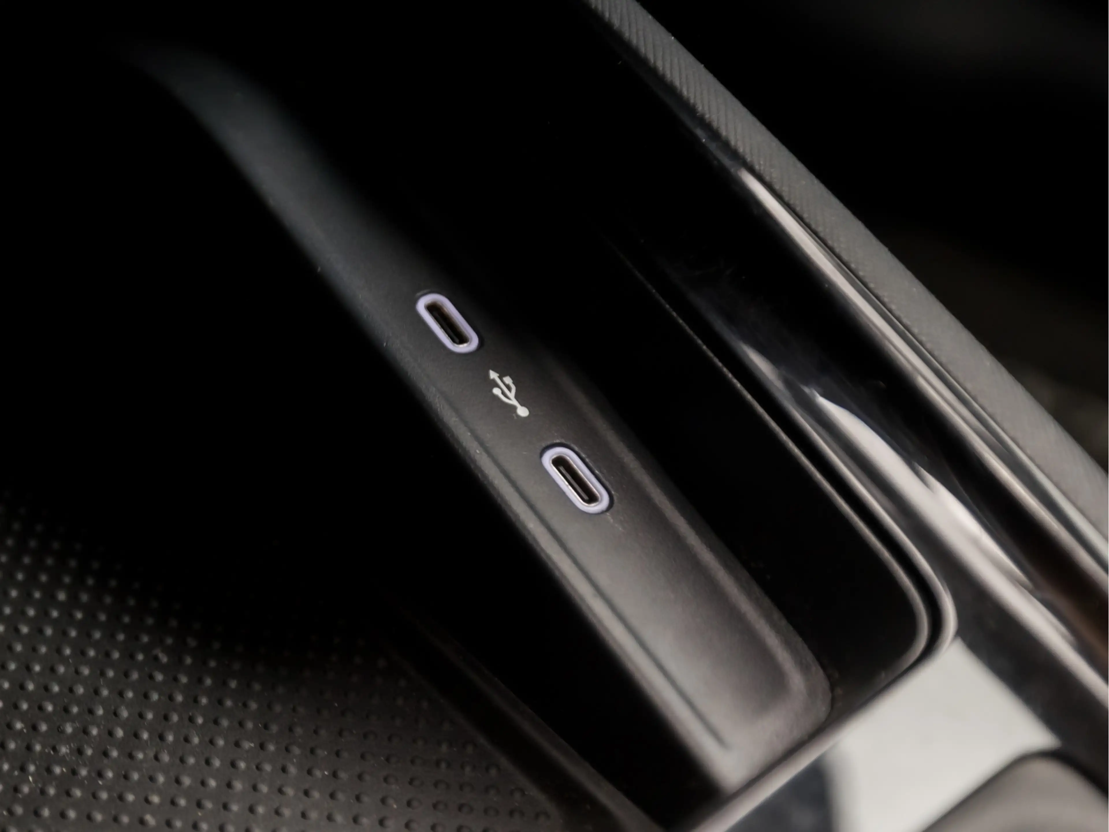 Skoda Kamiq 1.0 TSI Black Sport (VIRTUAL COCKPIT, APPLE CARPLA — photo 25