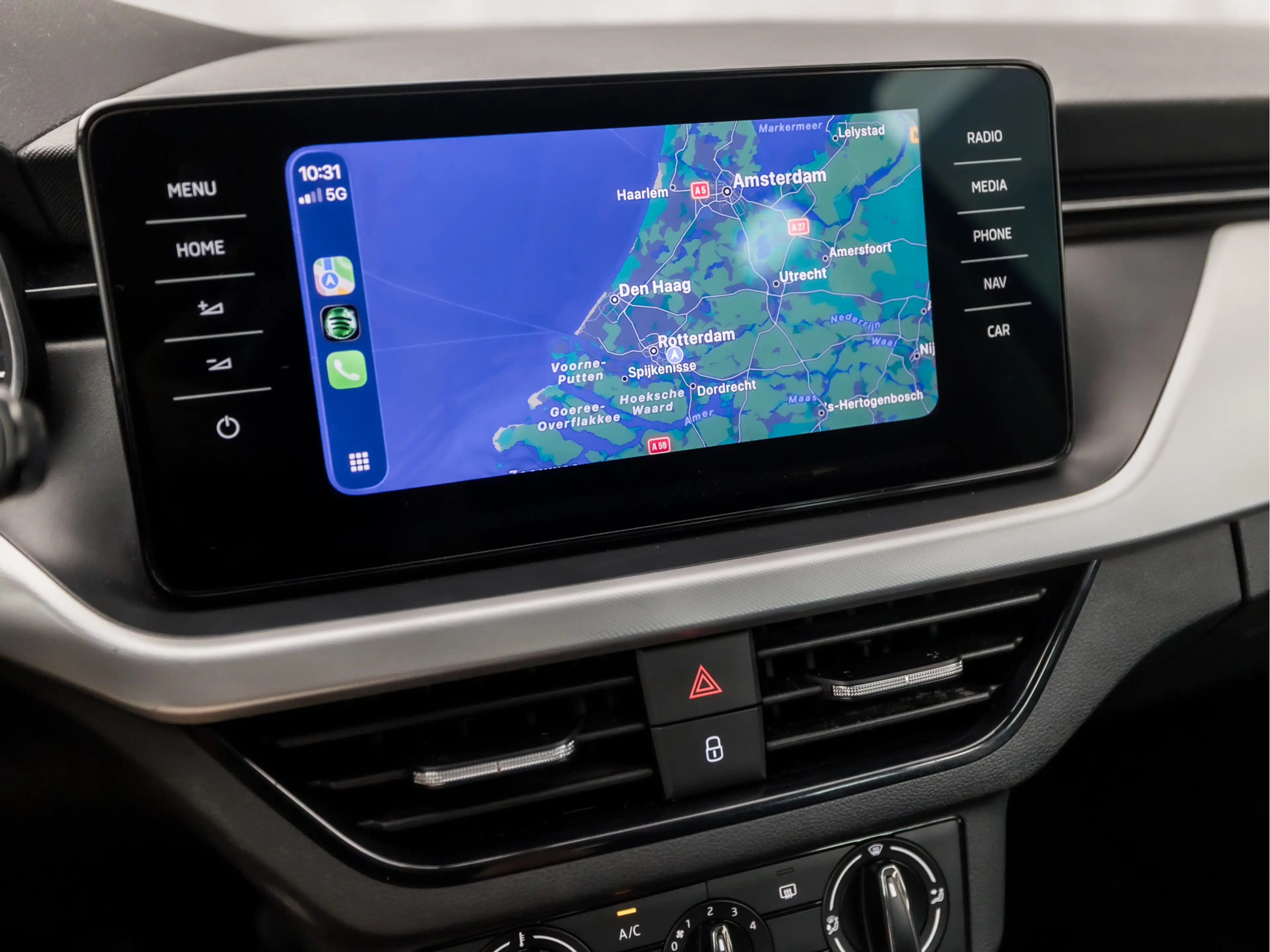 Skoda Kamiq 1.0 TSI Black Sport (VIRTUAL COCKPIT, APPLE CARPLA — photo 30
