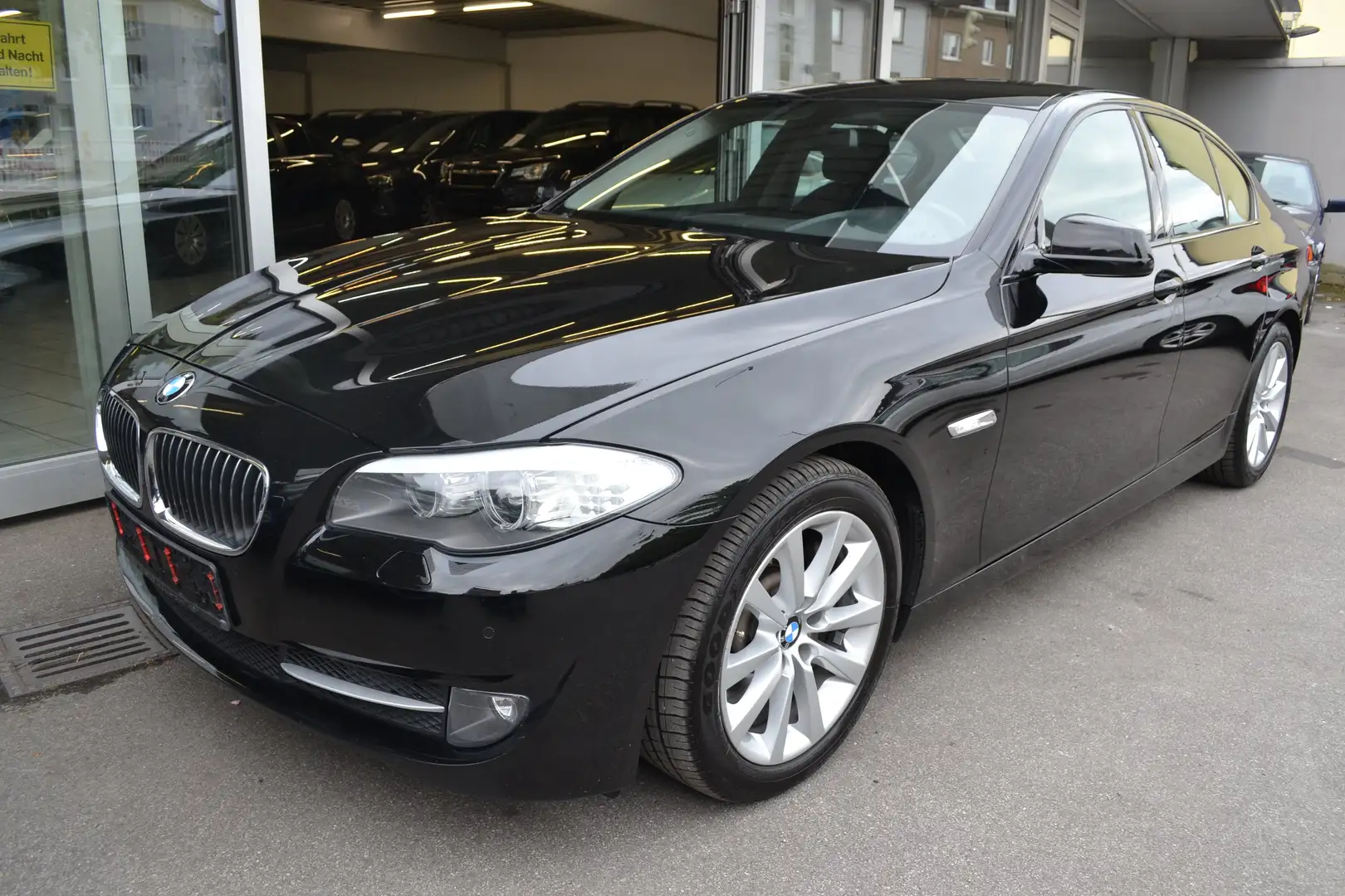 BMW 525 DA xDrive F10 *XENON*ALU18zoll*NAVIGATION*2.HAND Nero - 1