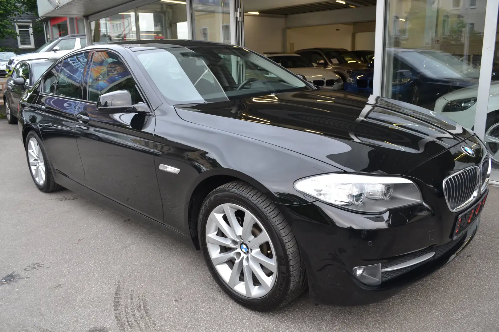 BMW 525 DA xDrive F10 *XENON*ALU18zoll*NAVIGATION*2.HAND Nero - 2