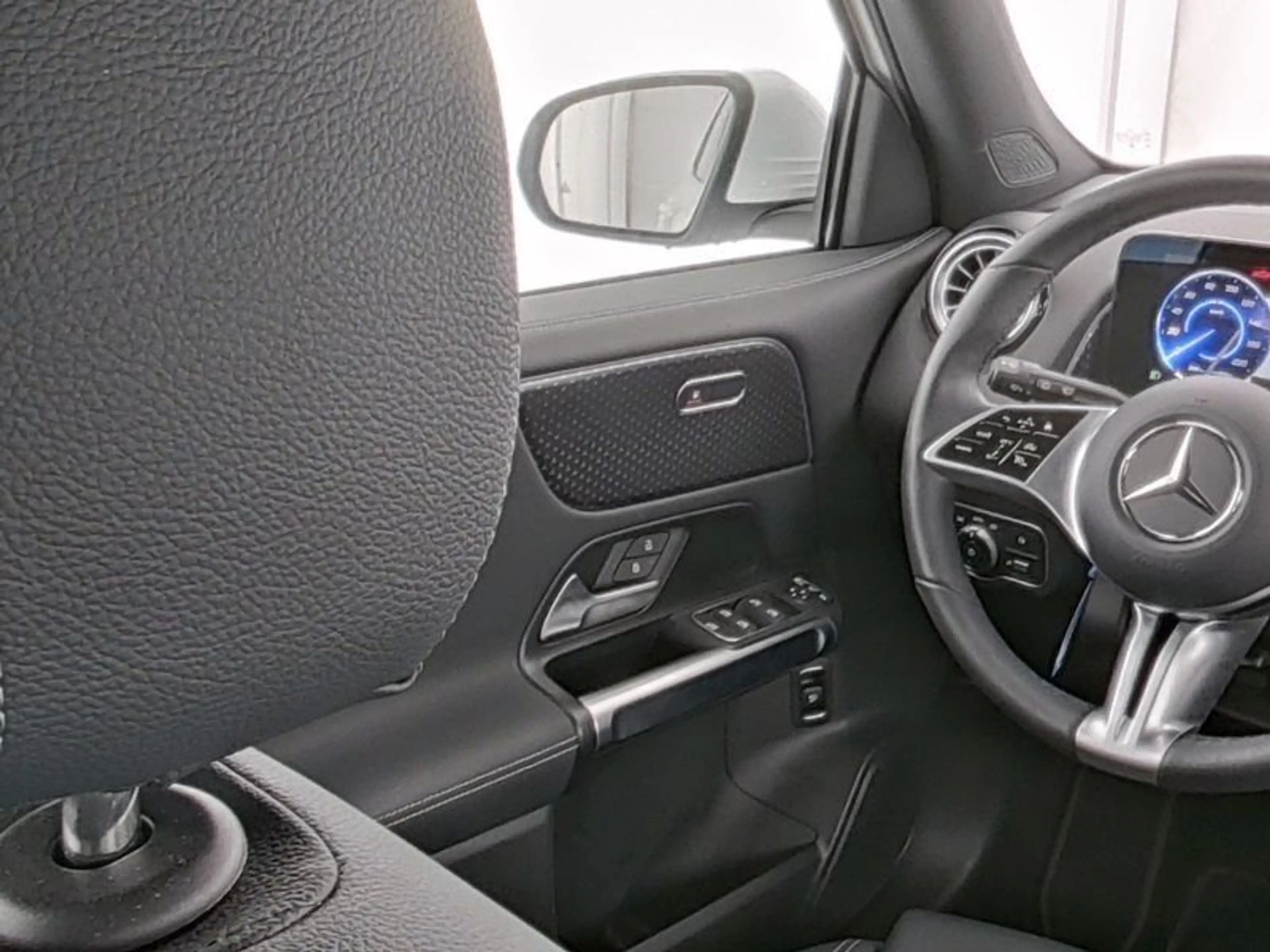 Mercedes-Benz EQB 250 PROGR-ADVANCED WINTER KAMERA TOTWINKEL — photo 6