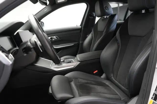 BMW 3 Series view 11