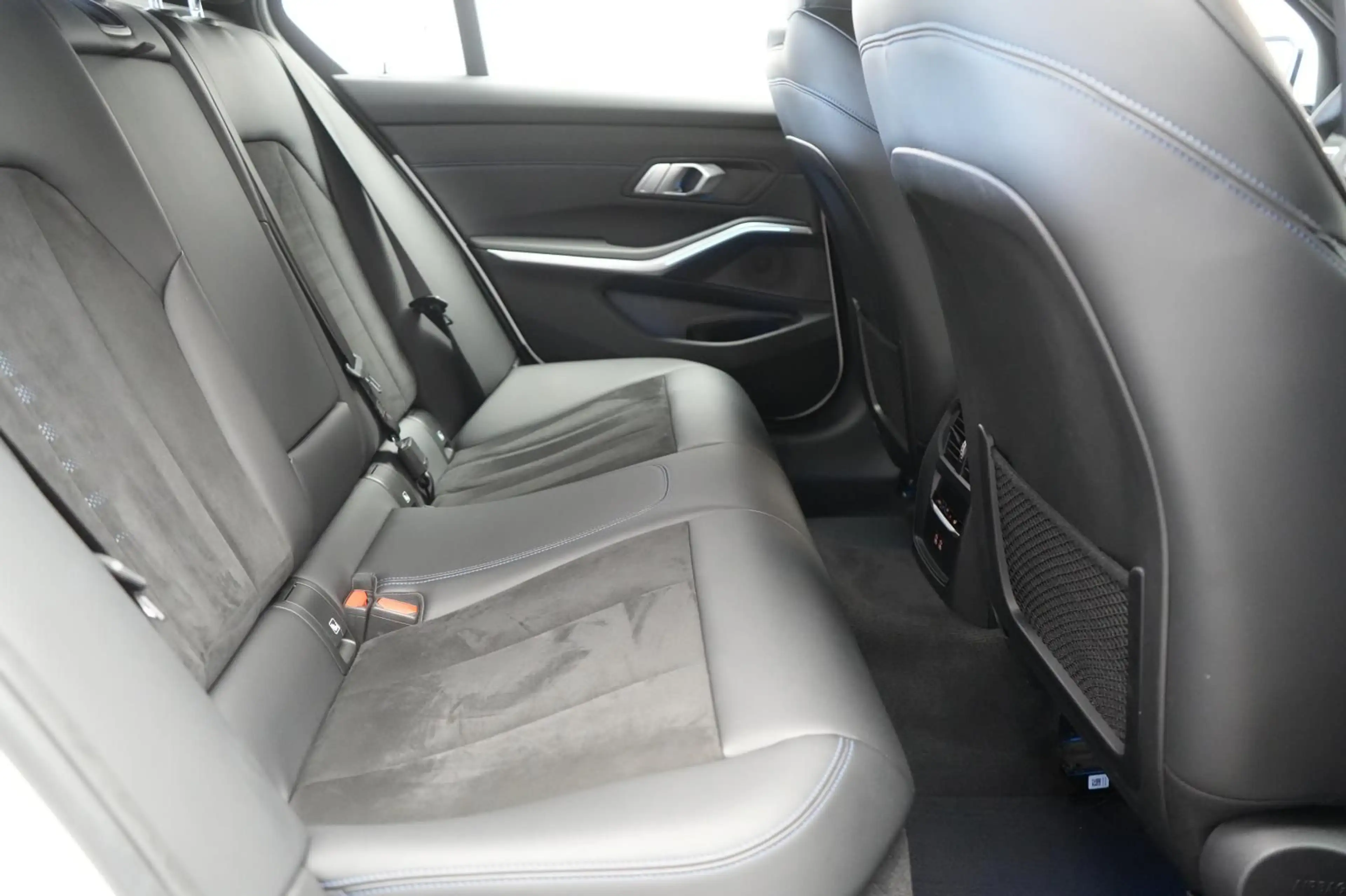 BMW 330 e M Sport CarPlay/ACC/Kamera/Virtual/Lane — photo 10