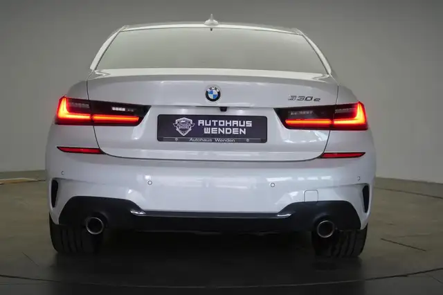 BMW 3 Series view 5