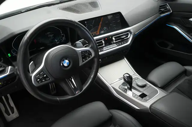 BMW 3 Series view 14