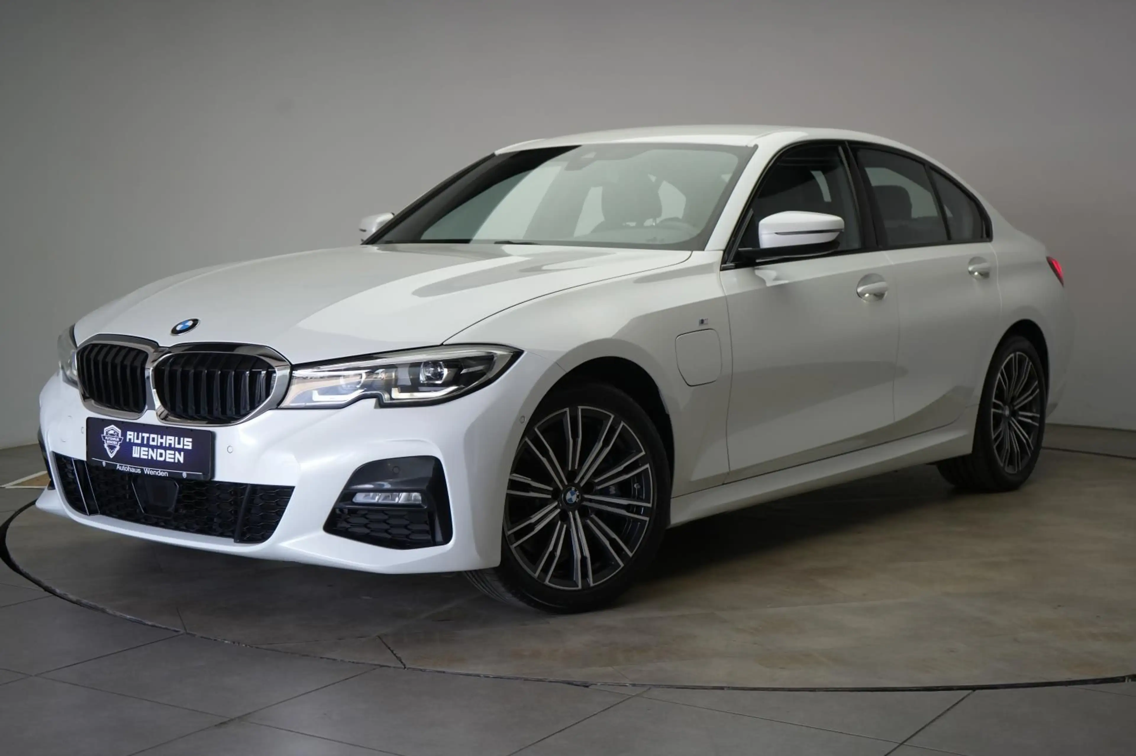 BMW 330 e M Sport CarPlay/ACC/Kamera/Virtual/Lane — photo 3