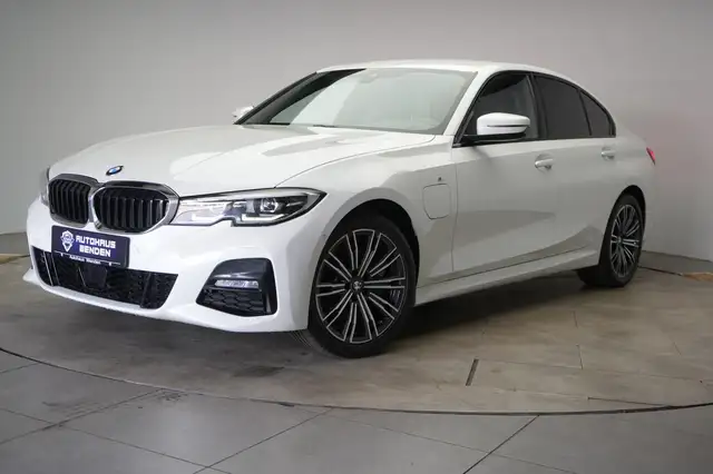 BMW 3 Series view 3