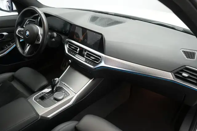 BMW 3 Series view 8