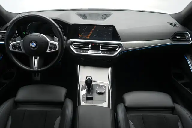 BMW 3 Series view 15