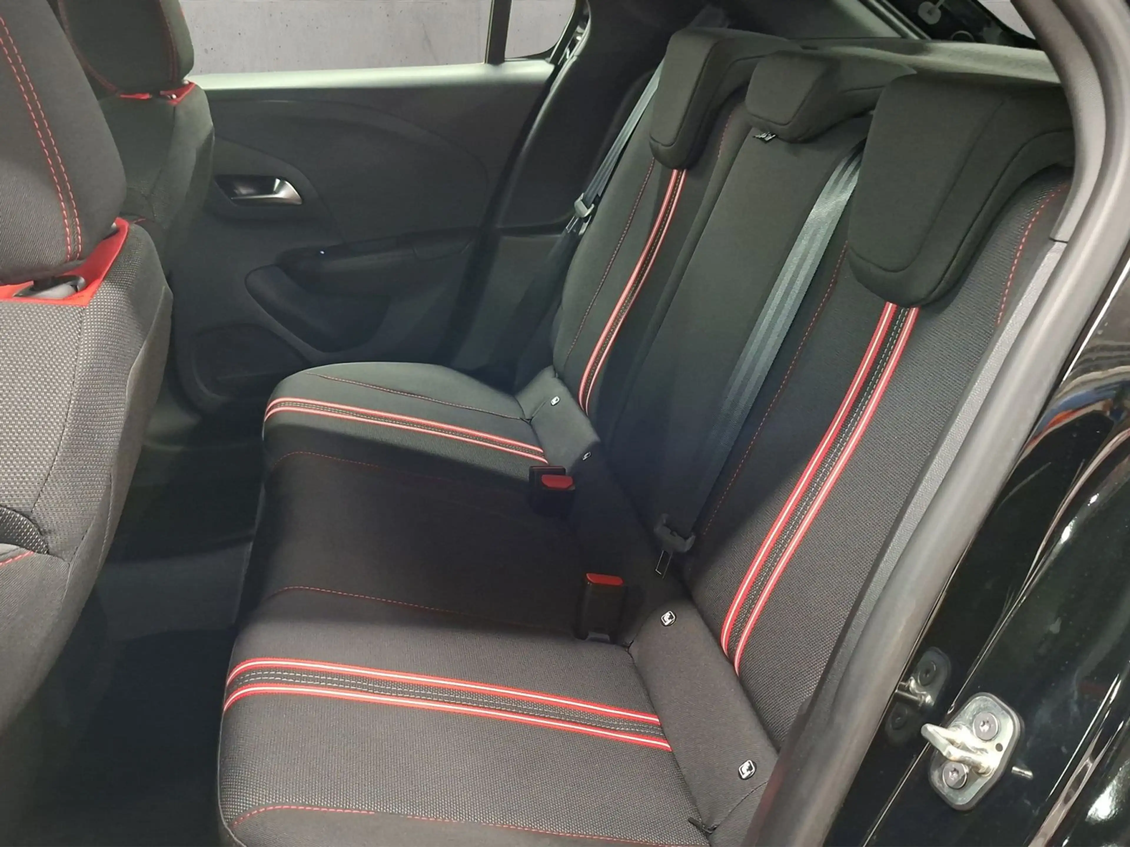 Opel Corsa-e GS — photo 13