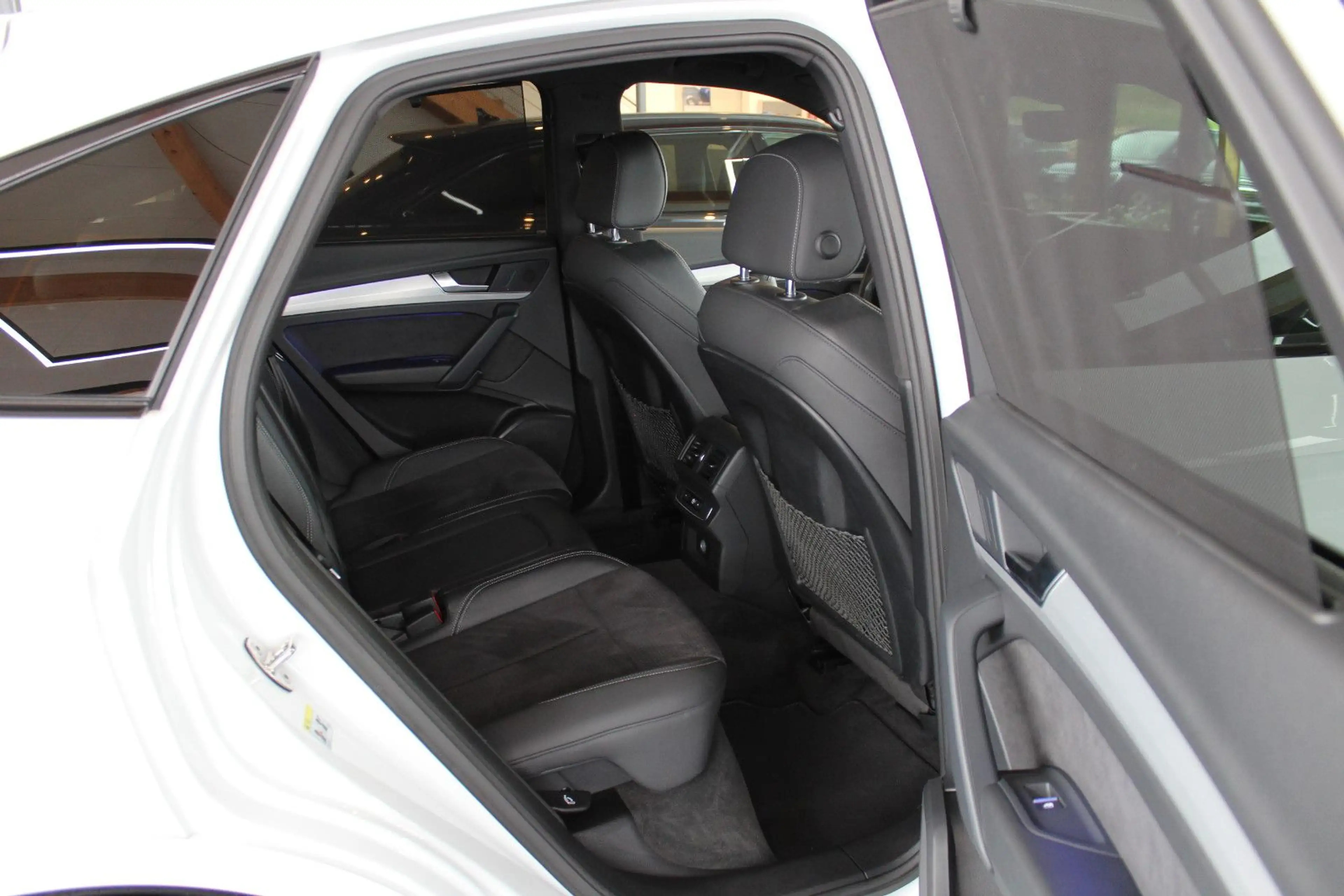 Audi Q5 Sportback 40 TDI quattro S tro S line sport — photo 12