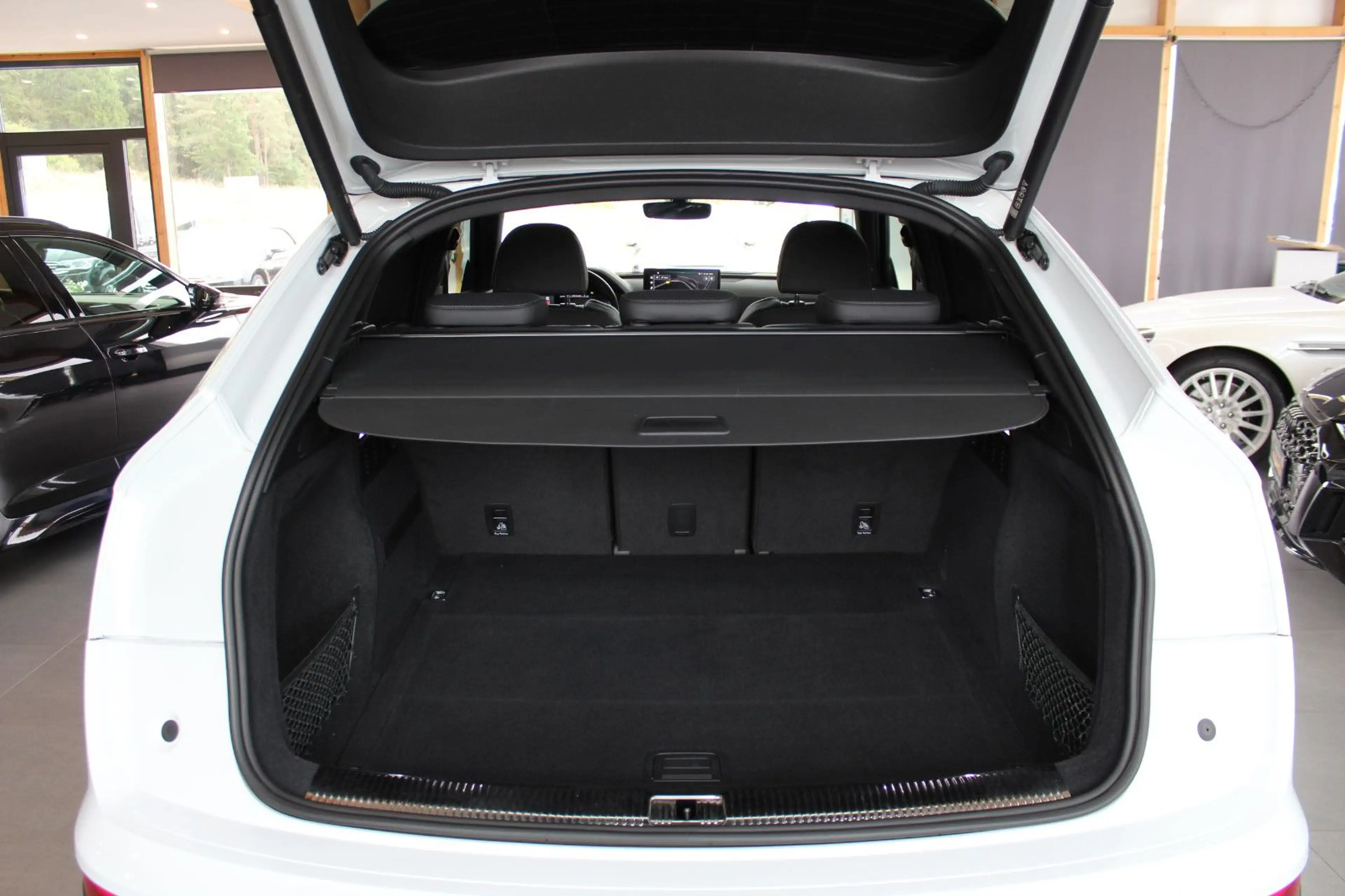 Audi Q5 Sportback 40 TDI quattro S tro S line sport — photo 13