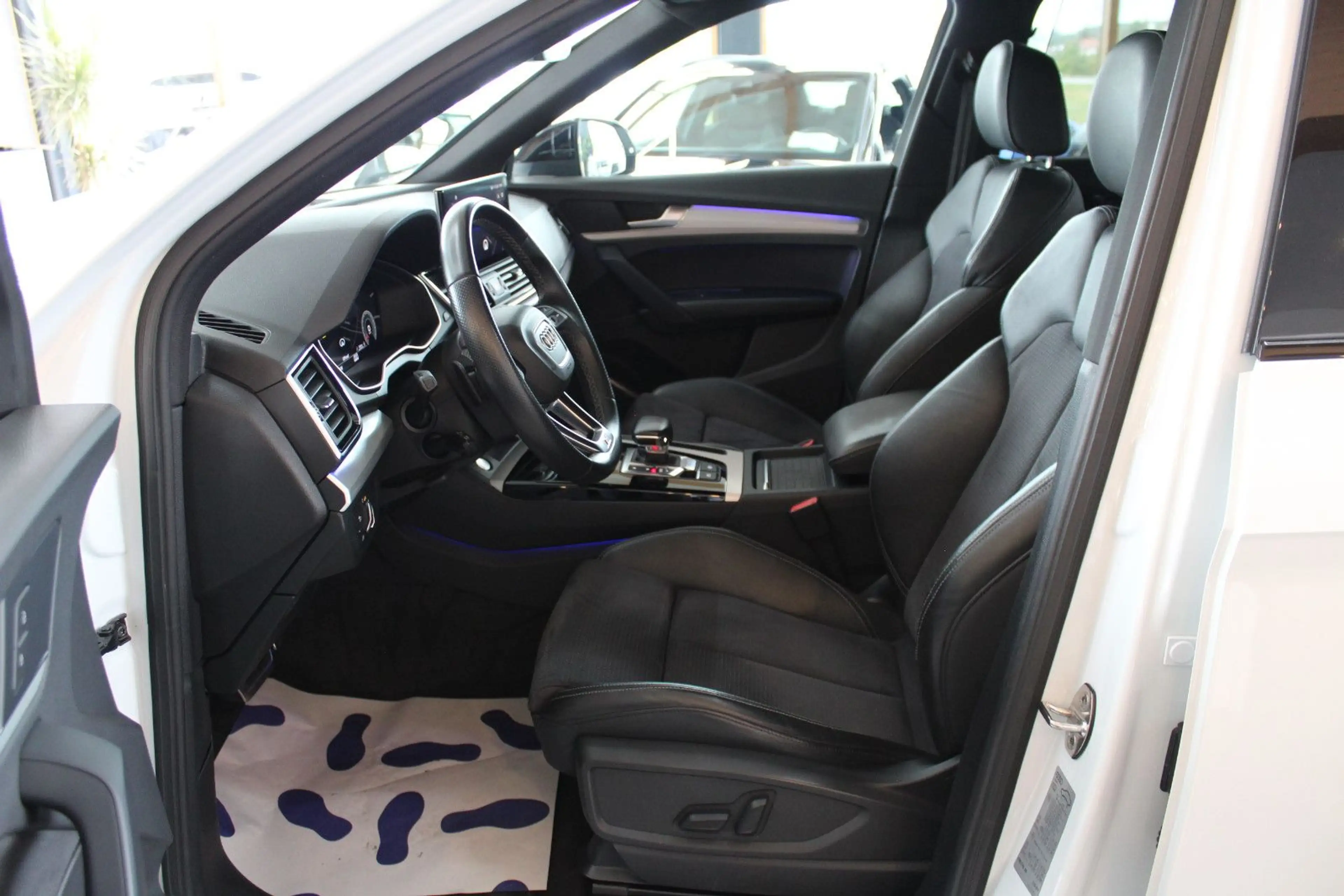 Audi Q5 Sportback 40 TDI quattro S tro S line sport — photo 7