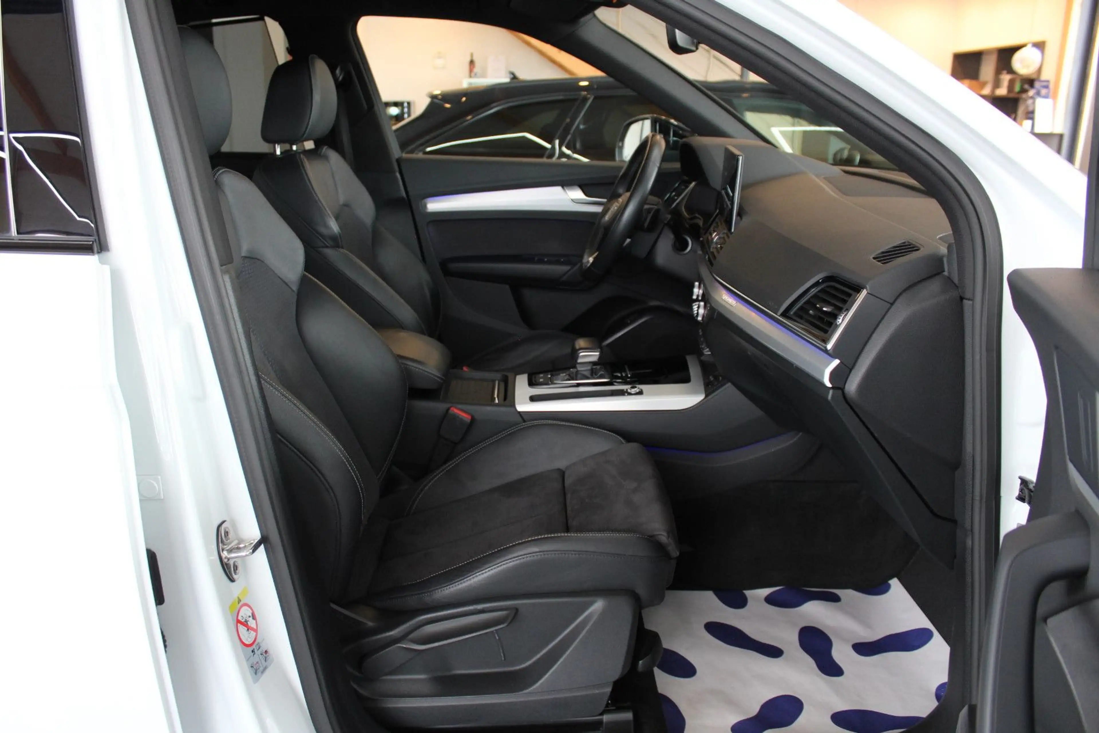 Audi Q5 Sportback 40 TDI quattro S tro S line sport — photo 10