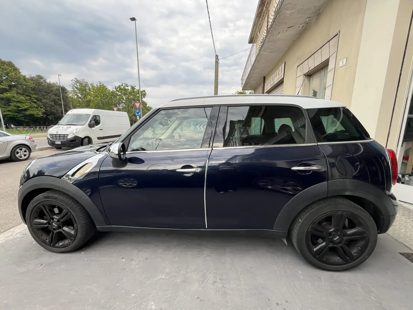 MINI Countryman C - 2