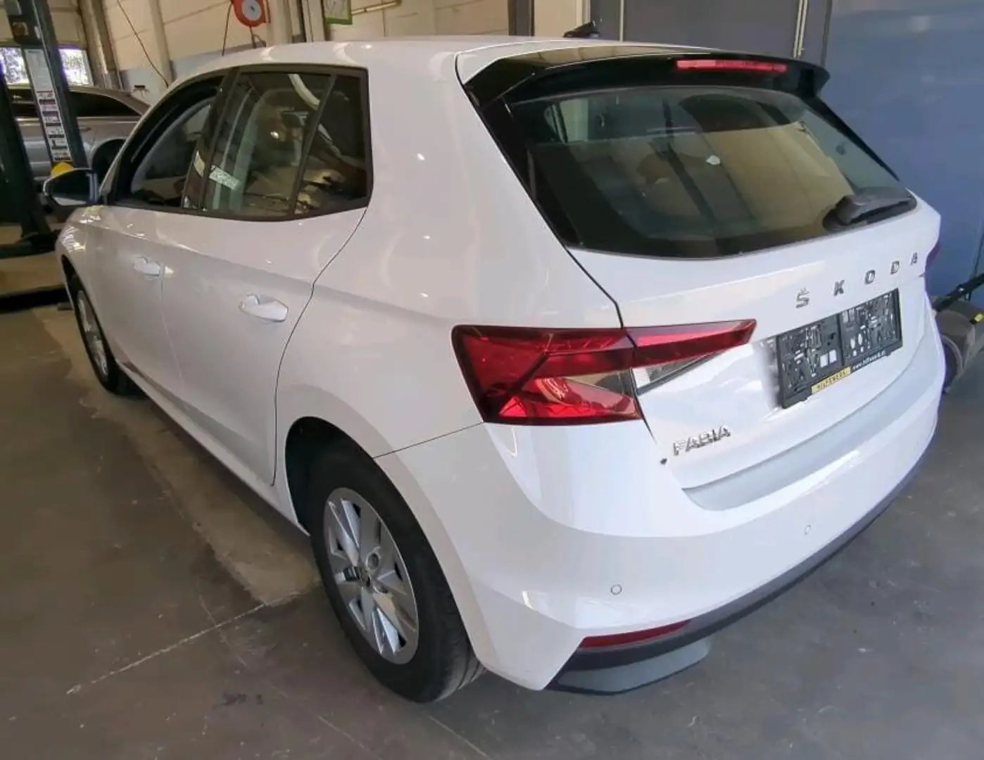 Skoda Fabia Ambition Baujahr 2023 | 69.000 km | LED | Tempo... Weiß - 2