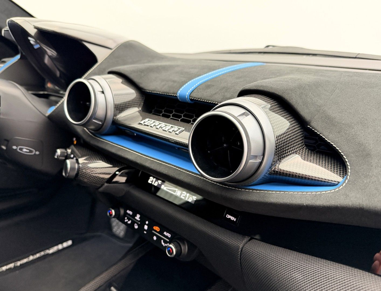 Ferrari 812 Competizione — photo 13