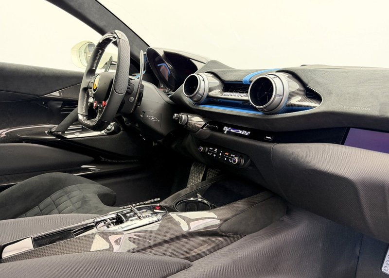 Ferrari 812 Competizione — photo 10