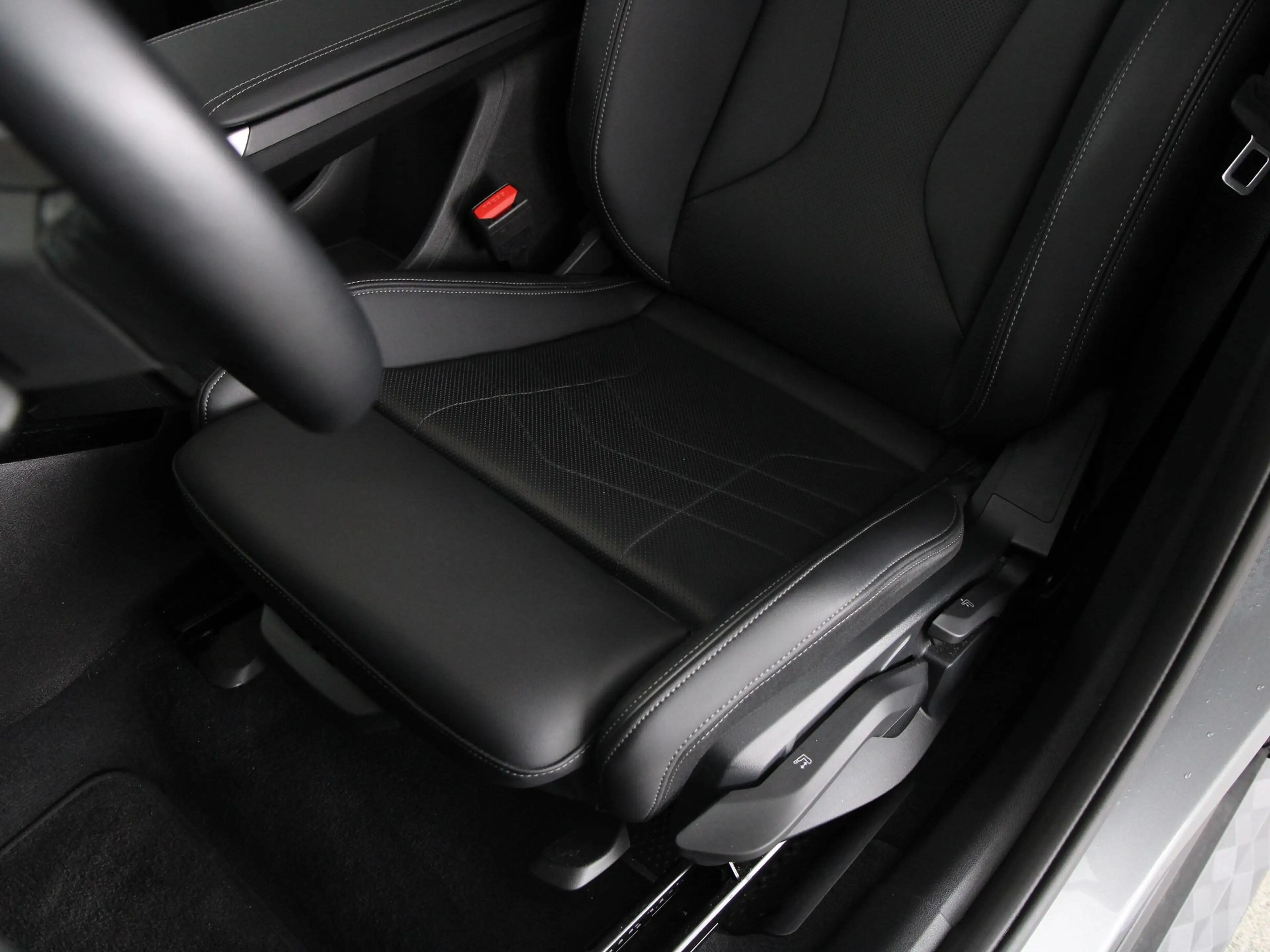 BMW X2 sDrive20i Launch Edition — photo 15
