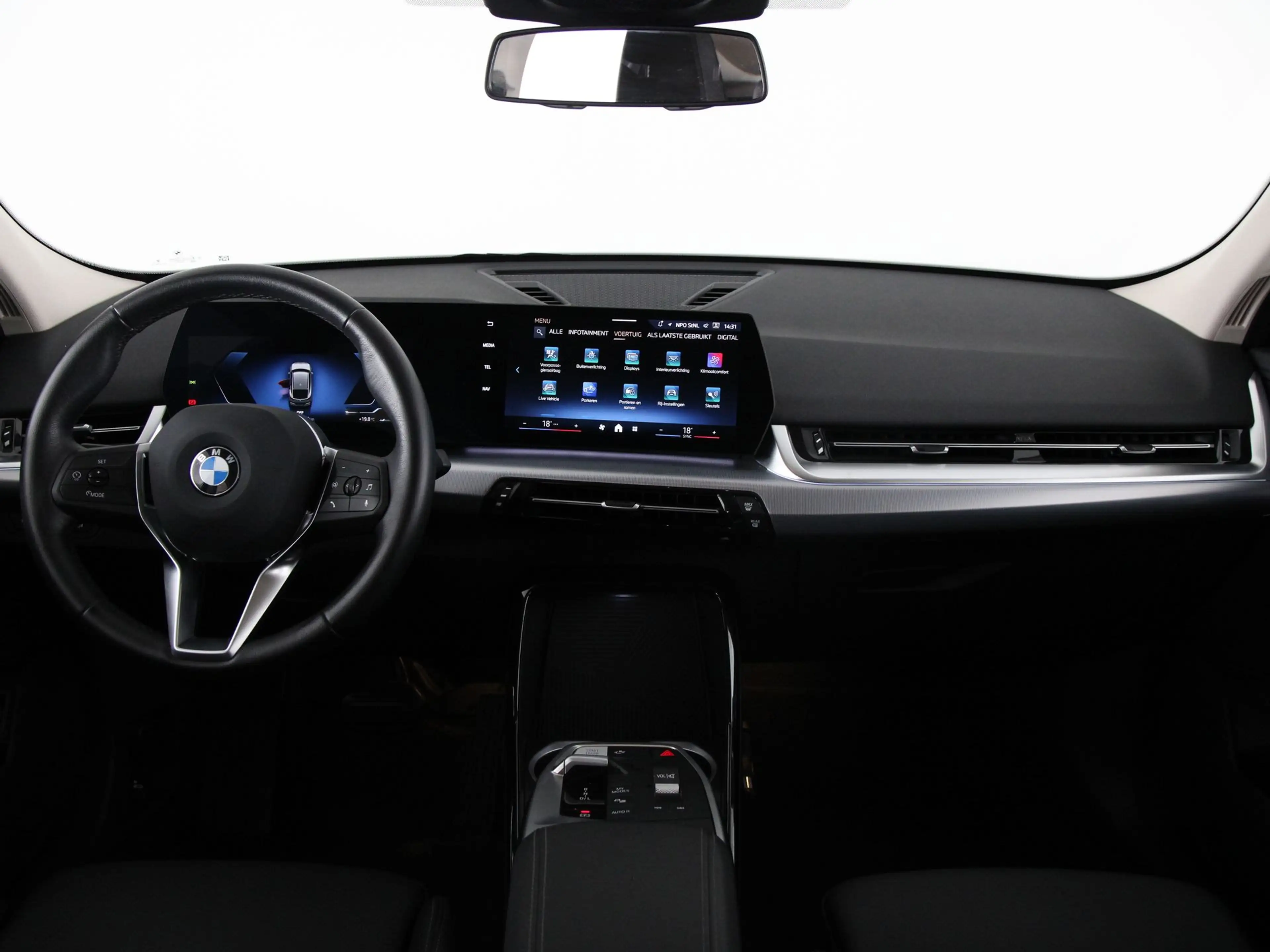BMW X2 sDrive20i Launch Edition — photo 13
