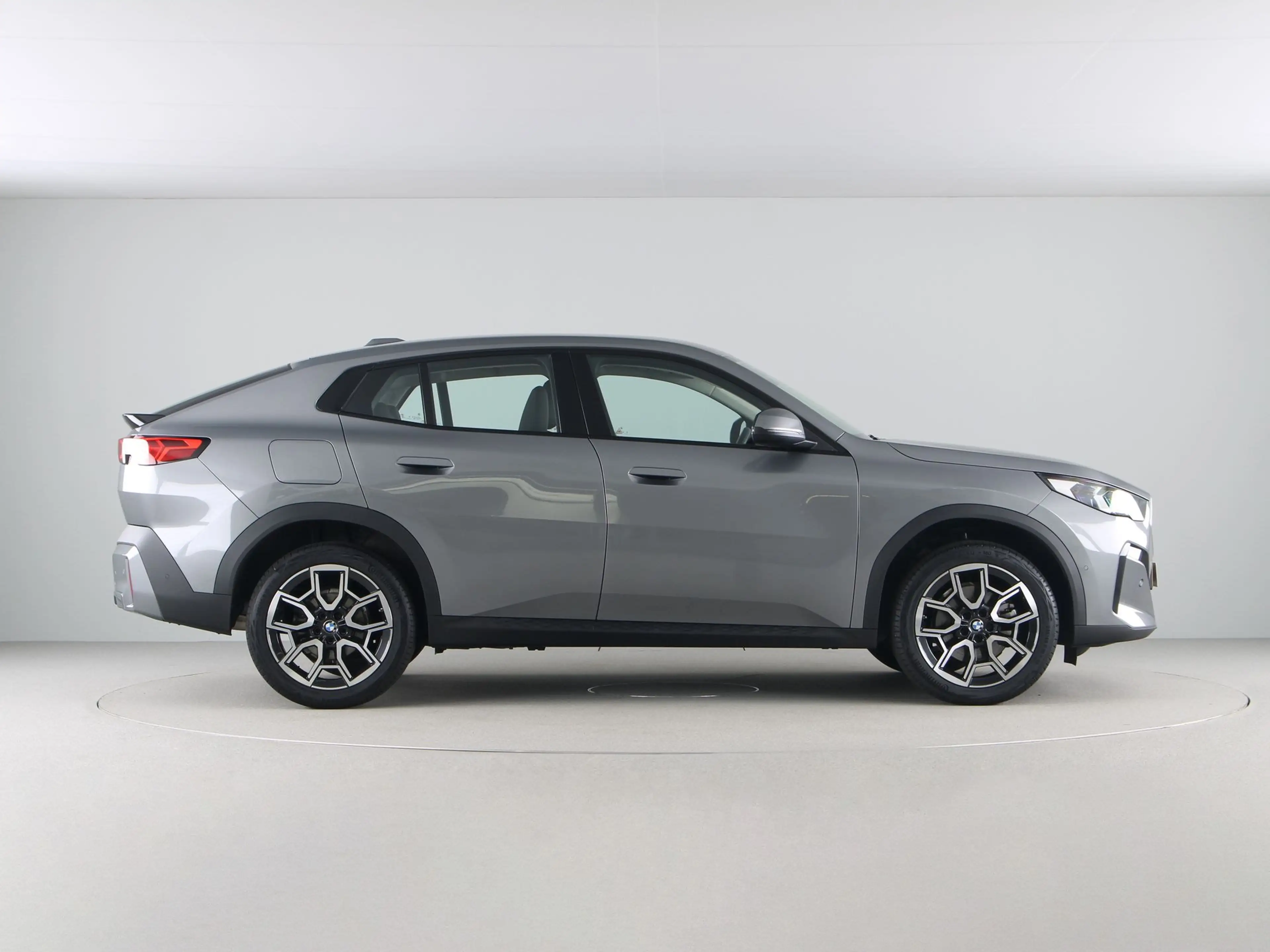 BMW X2 sDrive20i Launch Edition — photo 8