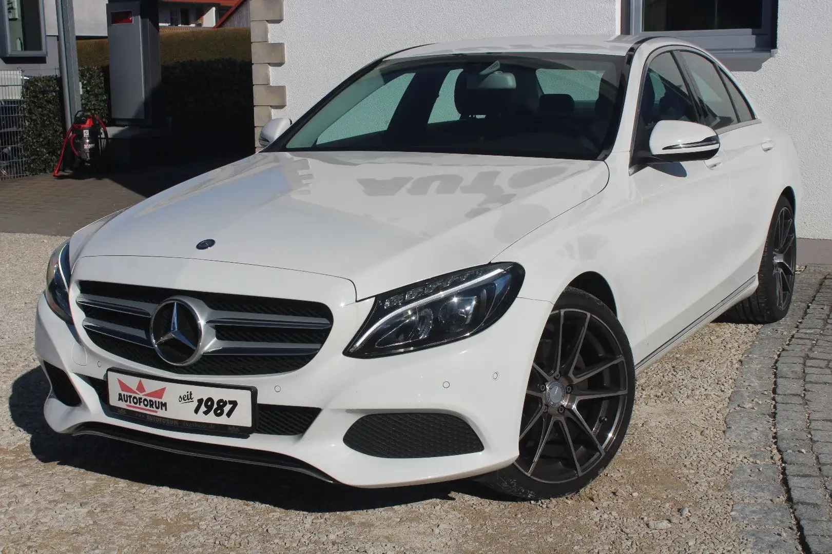 Mercedes-Benz C 200 Avantgarde~LED~Navigation~PDC~Teil-Leder~ Weiß - 1