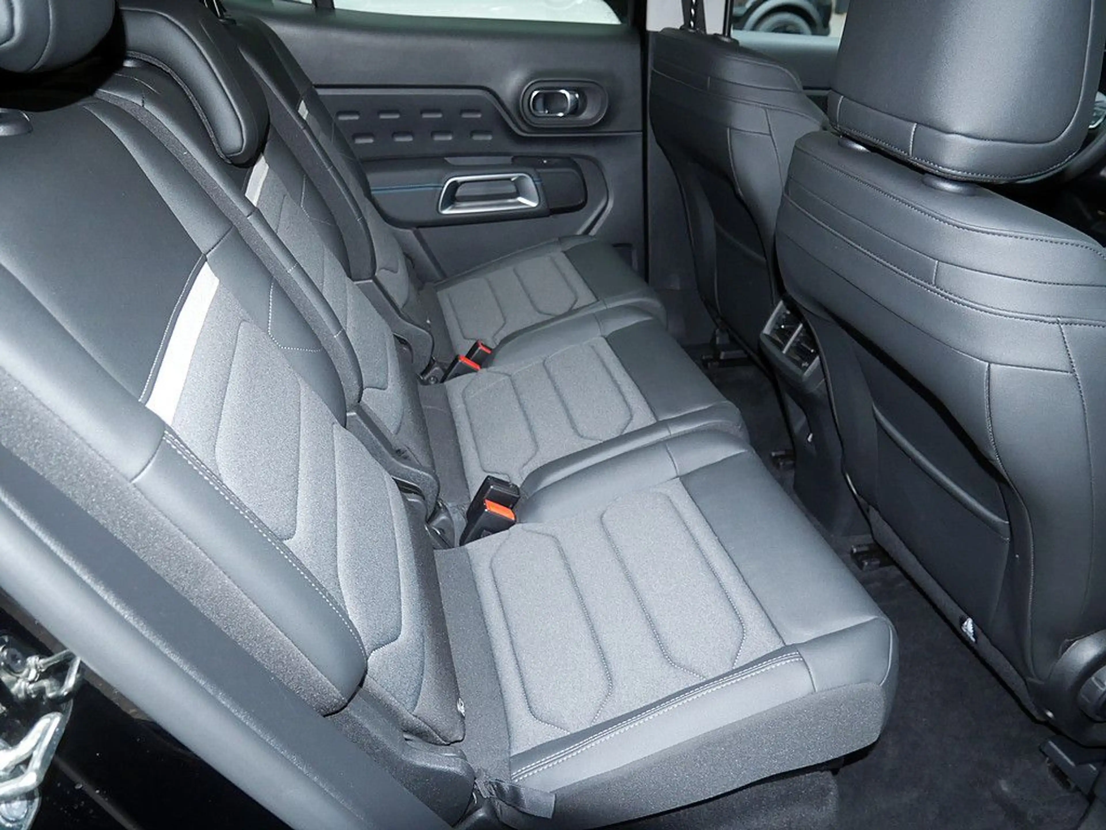 Citroen C5 Aircross Hybrid 145 Max SHZ KAMERA NAVI LED — photo 9